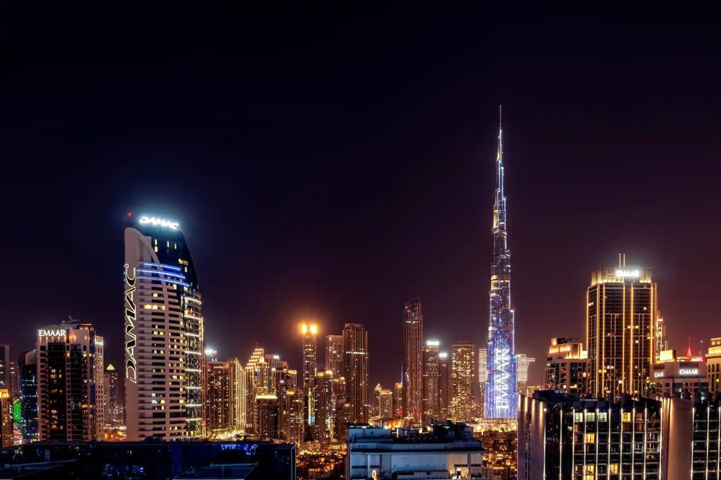 Stunning 2-bedroom Business Bay With Burj Khalifa View & Huge Balcony Apartment *