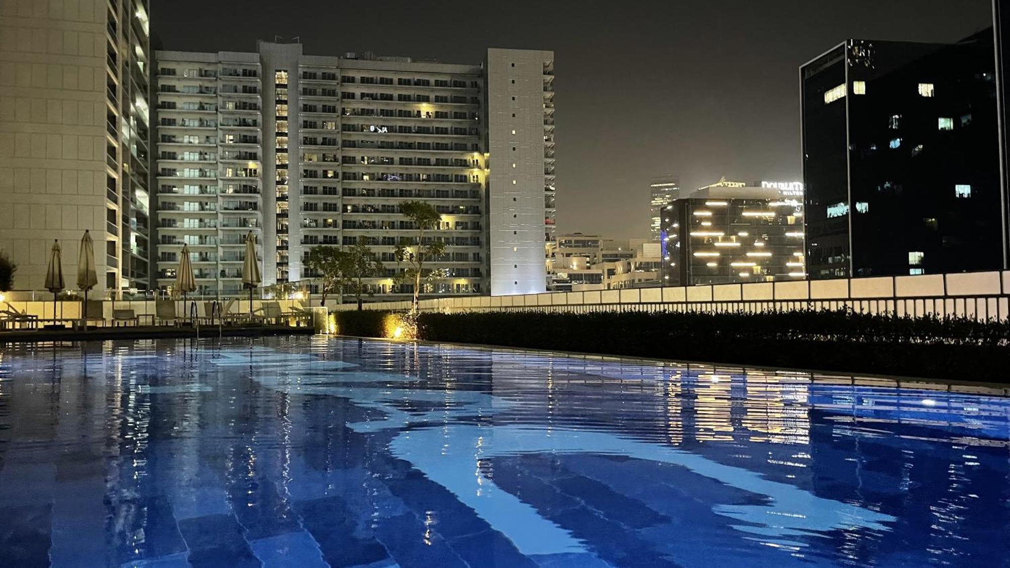 Stunning 2-bedroom Business Bay With Burj Khalifa View & Huge Balcony *