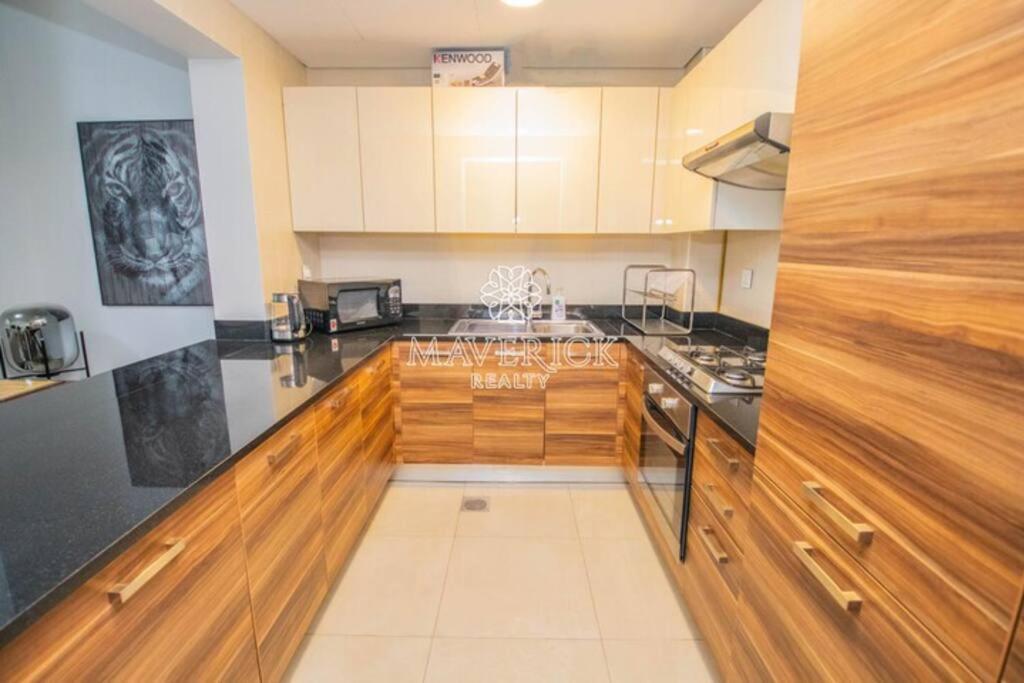1 Bedroom Spacious Canal View In Marina Appartement *
