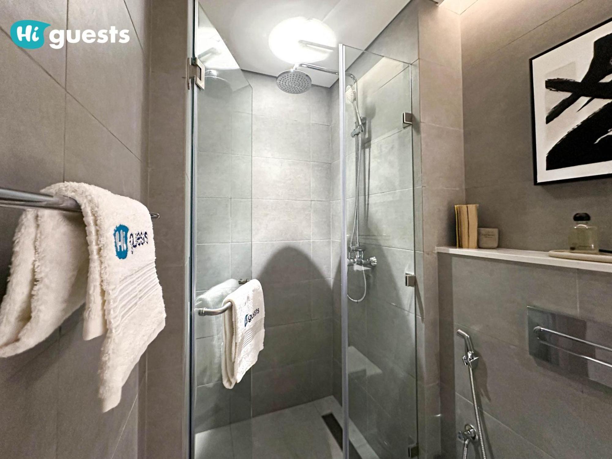 Higuests - Ahad Modern In Dubai's Business Hub *