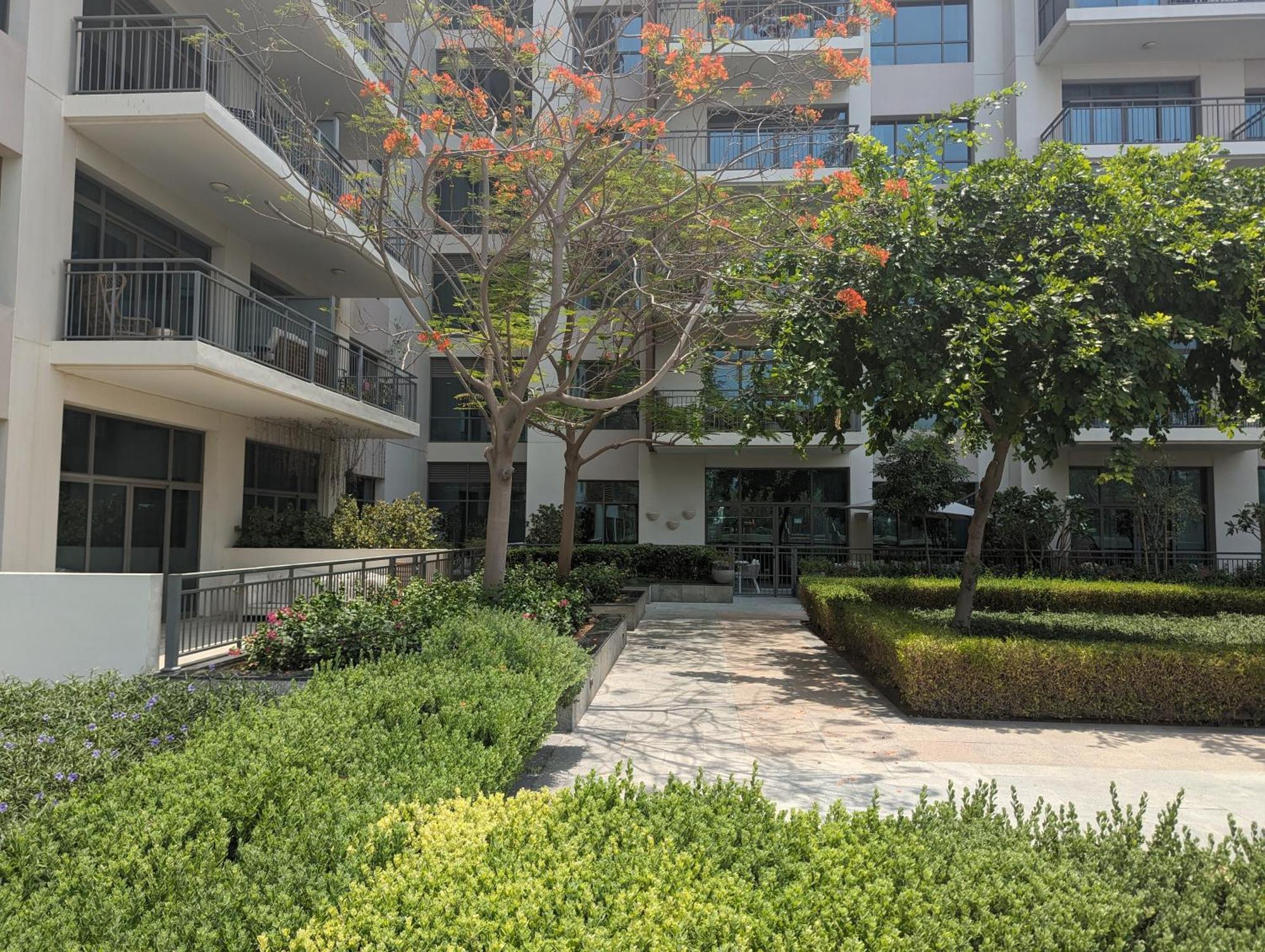 Apartemen Oasis In - Expat Preferred Community - The Greens - The Views - Perfect For Business And Pleasure - Close To Metro - Park, Lakes And Jogging 1 Min Walk Away - Yoga Classes By The - 4 People - Big Balcony - 3 Min Drive To Sheikh Zayed *