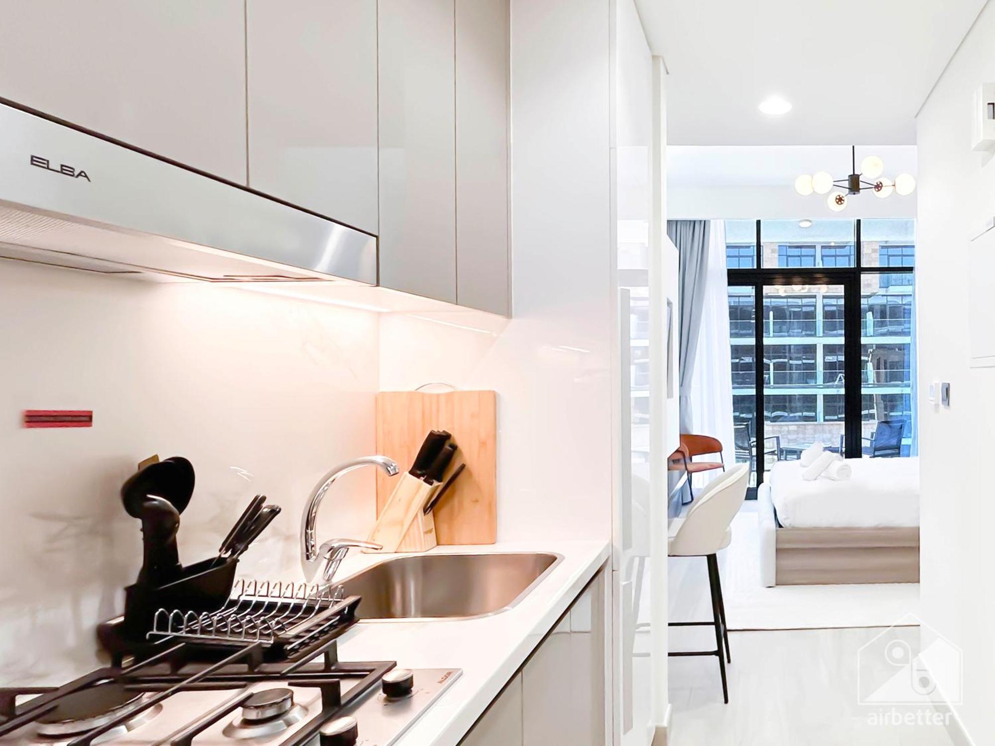 Beautiful With A Spacious Balcony In Meydan