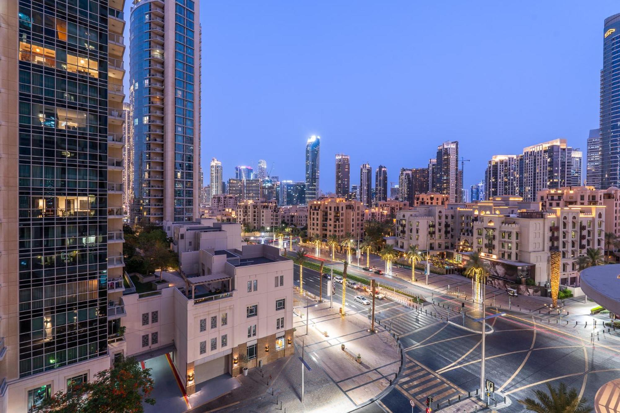 Boulevard 2 Br- Burj Khalifa-dubai Mall- Pool-gym Apartemen *