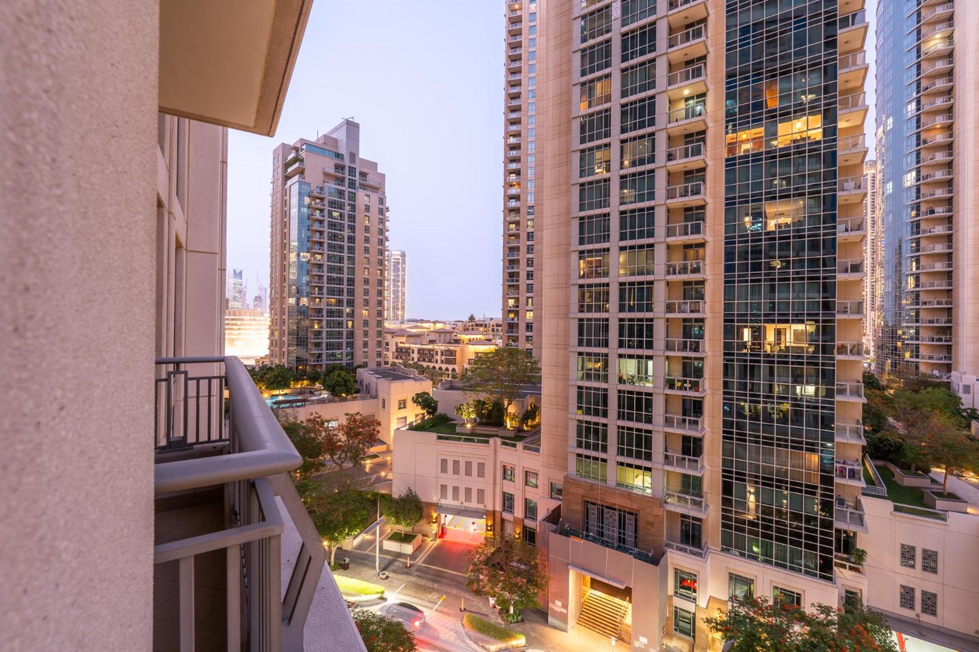Apartemen Boulevard 2 Br- Burj Khalifa-dubai Mall- Pool-gym *