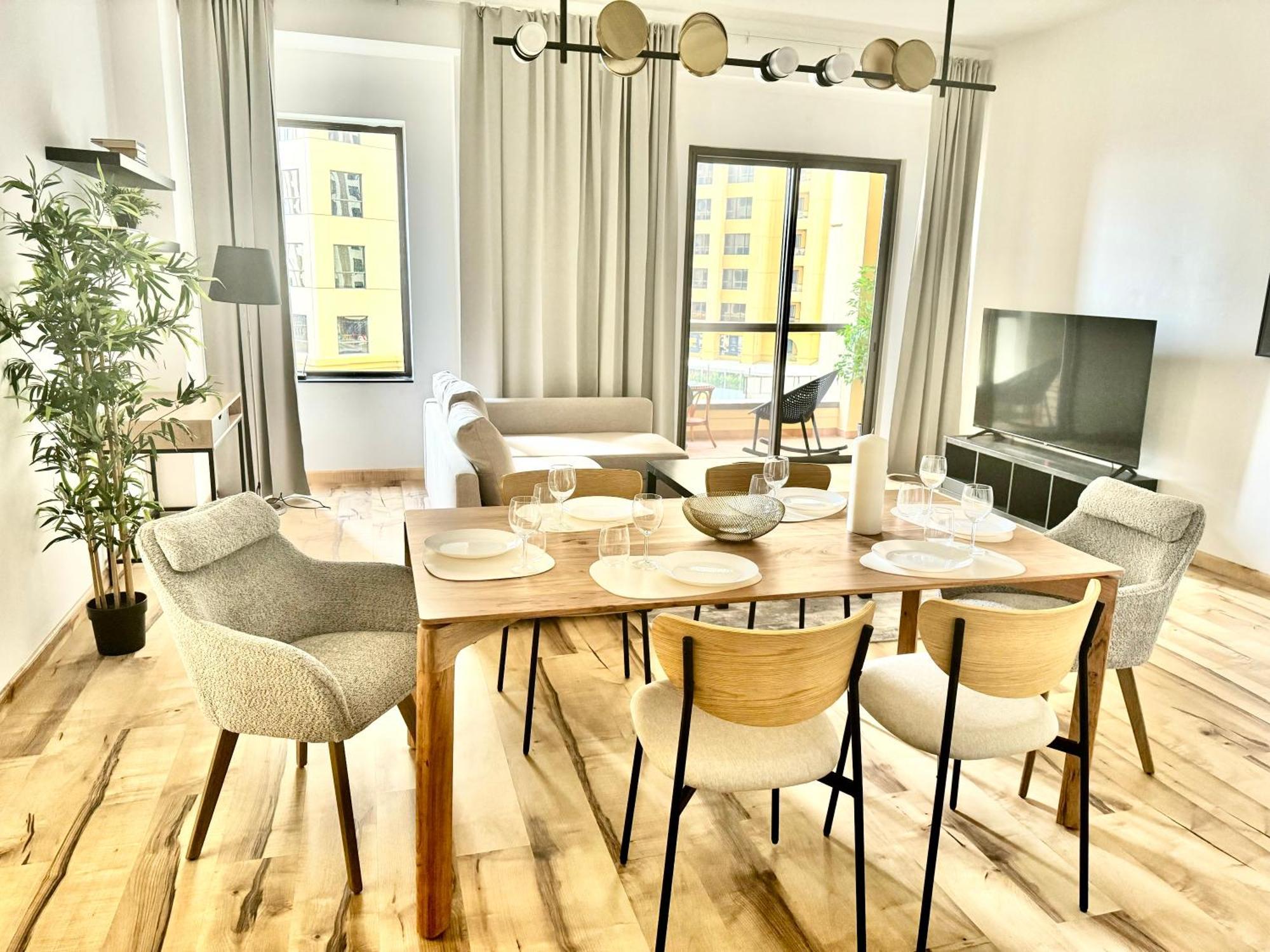 Stylish Beachside 3 Beds In Jbr Apartment *