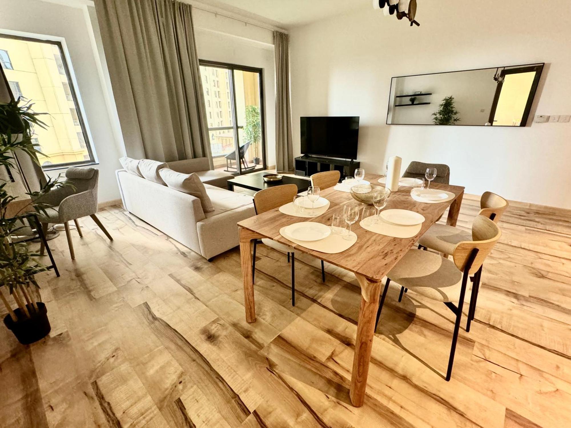 Stylish Beachside 3 Beds In Jbr Apartment