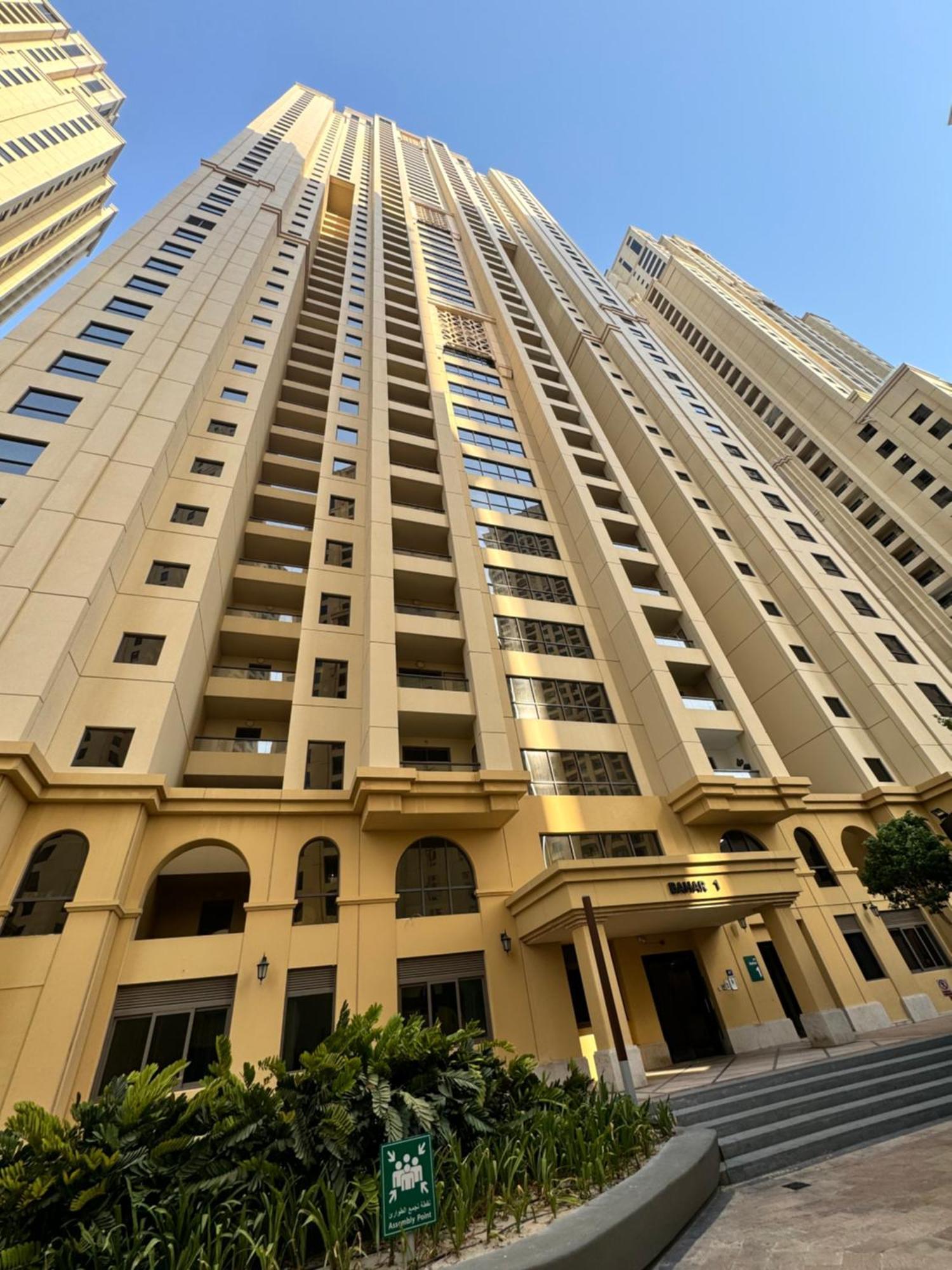 Stylish Beachside 3 Beds In Jbr Apartment *