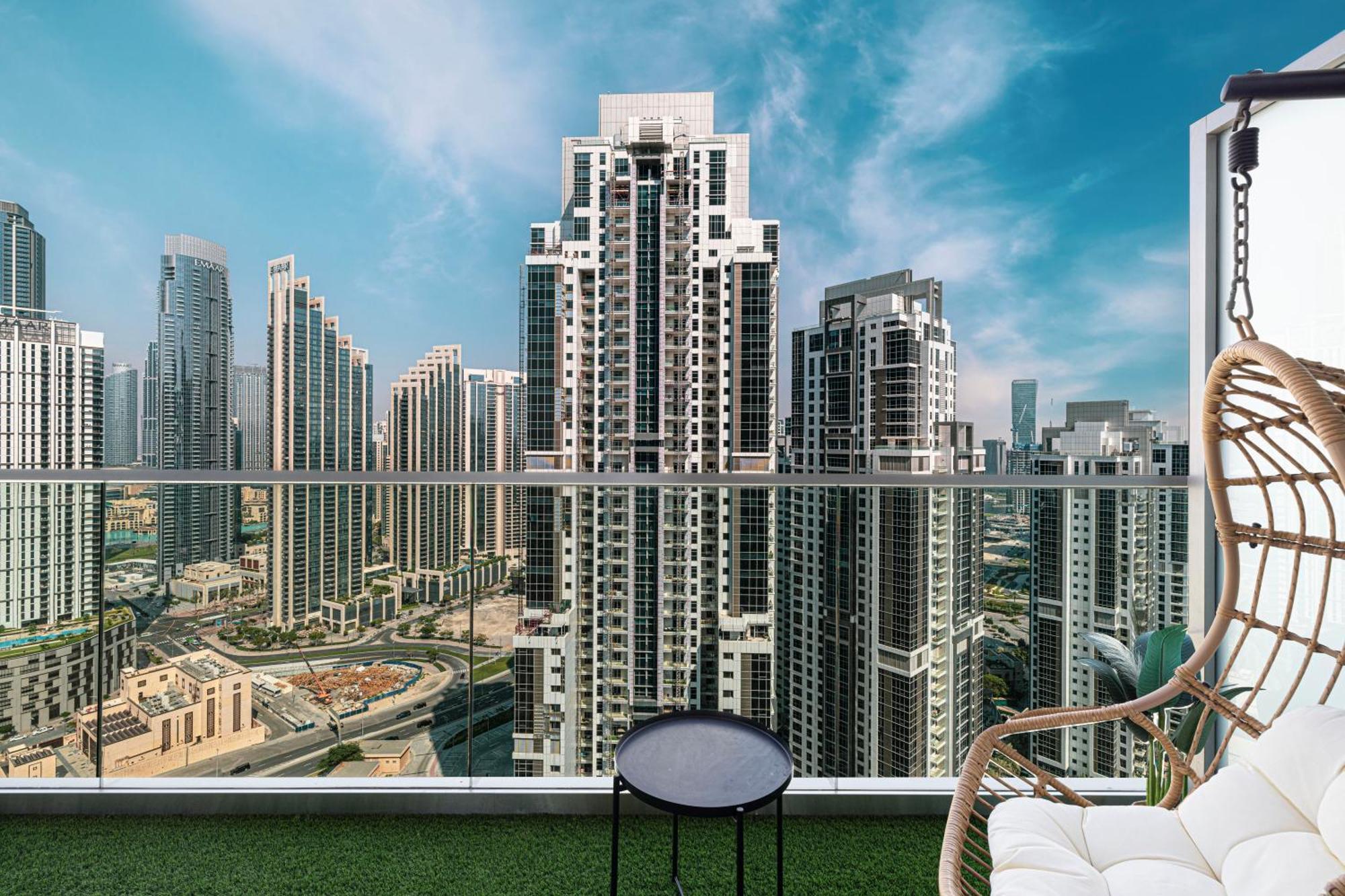 Boulevard 2 Bedroom Family With Burj Khalifa View And Infinity Pool In 64th Floor Downtown *