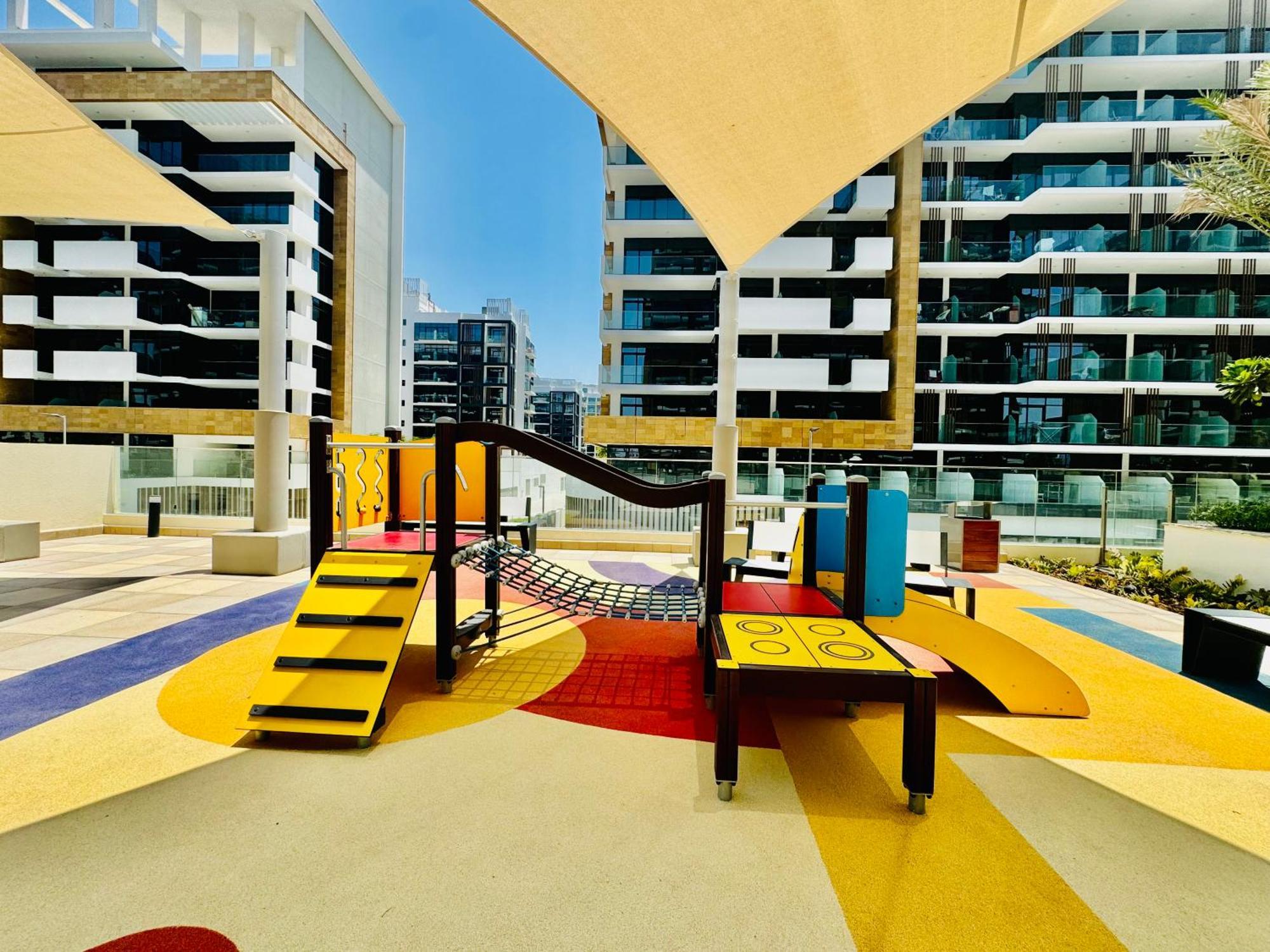 Venduras - Modern Chic In Azizi Riviera Apartamento *