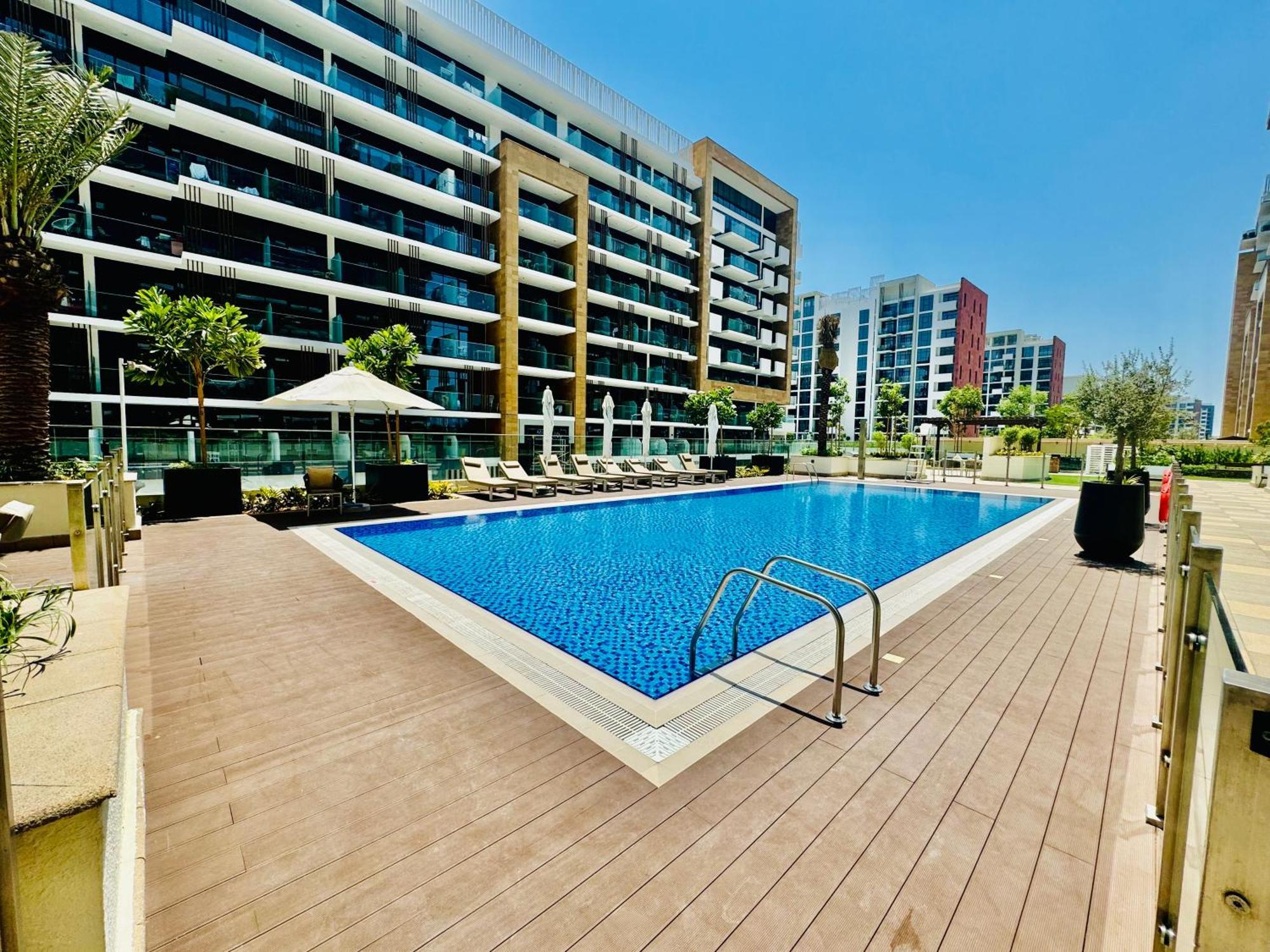 Venduras - Modern Chic In Azizi Riviera Apartamento *
