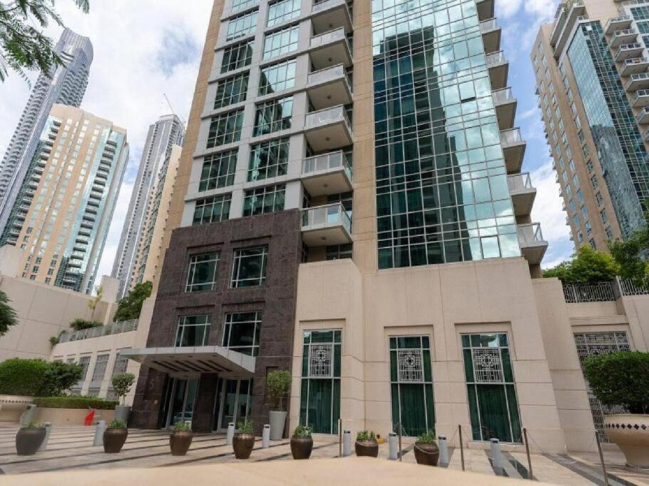Apartamento Elegant Overlooking Mall Fountain. *