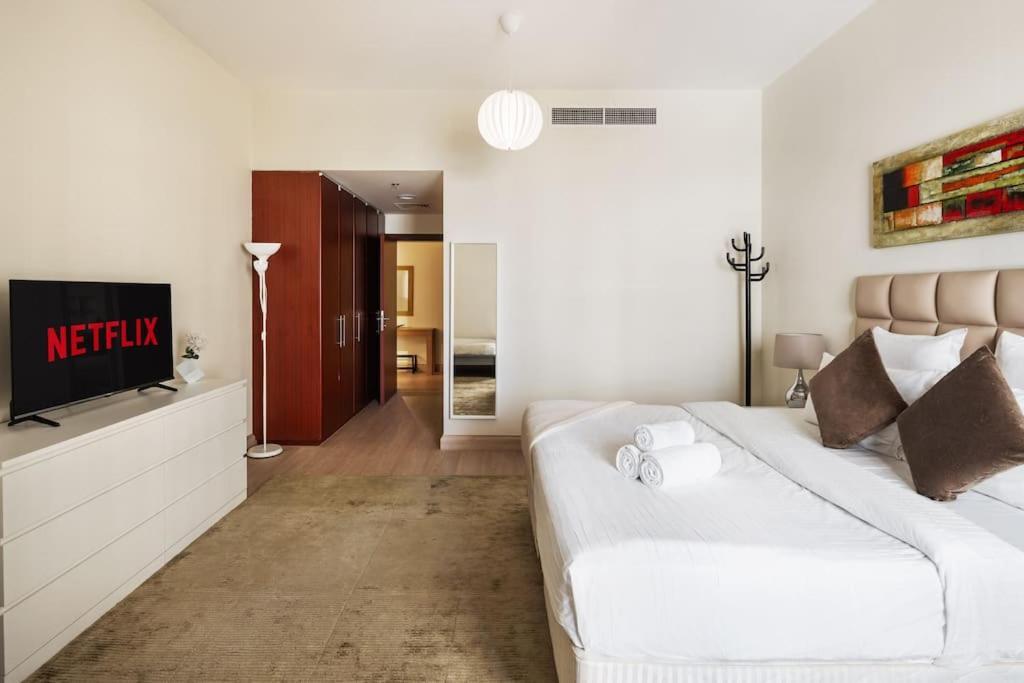 Appartement Luxury 1 Bedroom In Jbr With Access