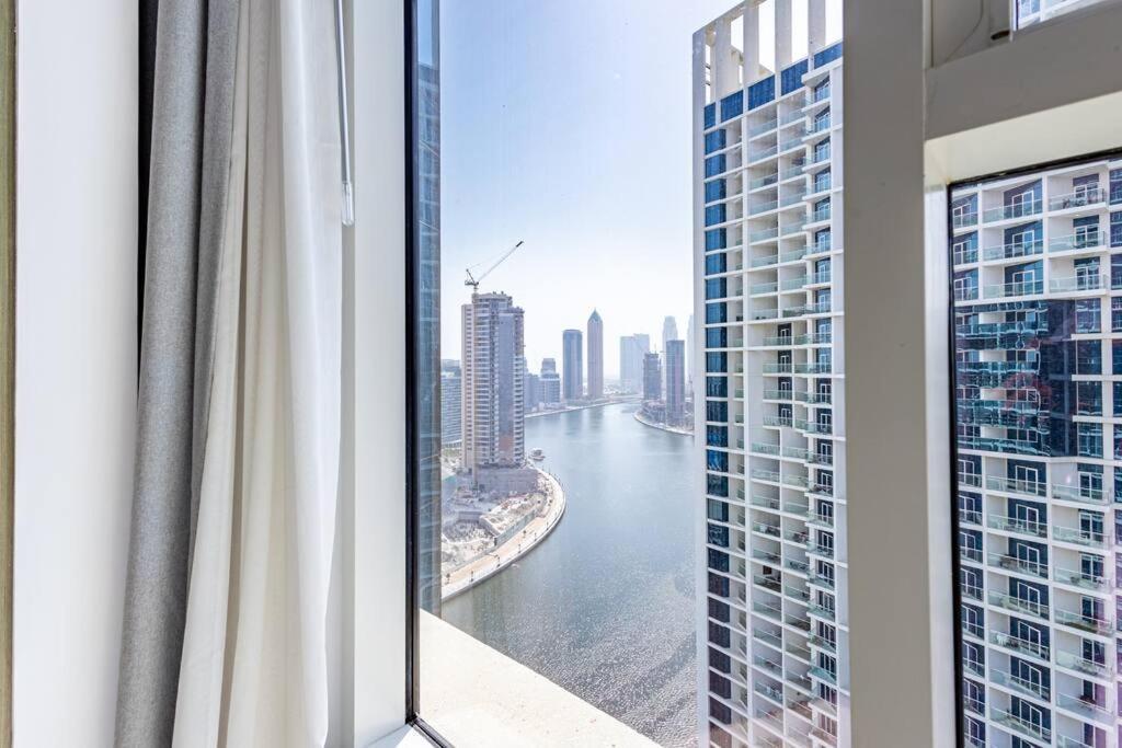 Deluxe One-bedroom In Business Bay With Burj Khalifa And Canal View Apartamento Dubái