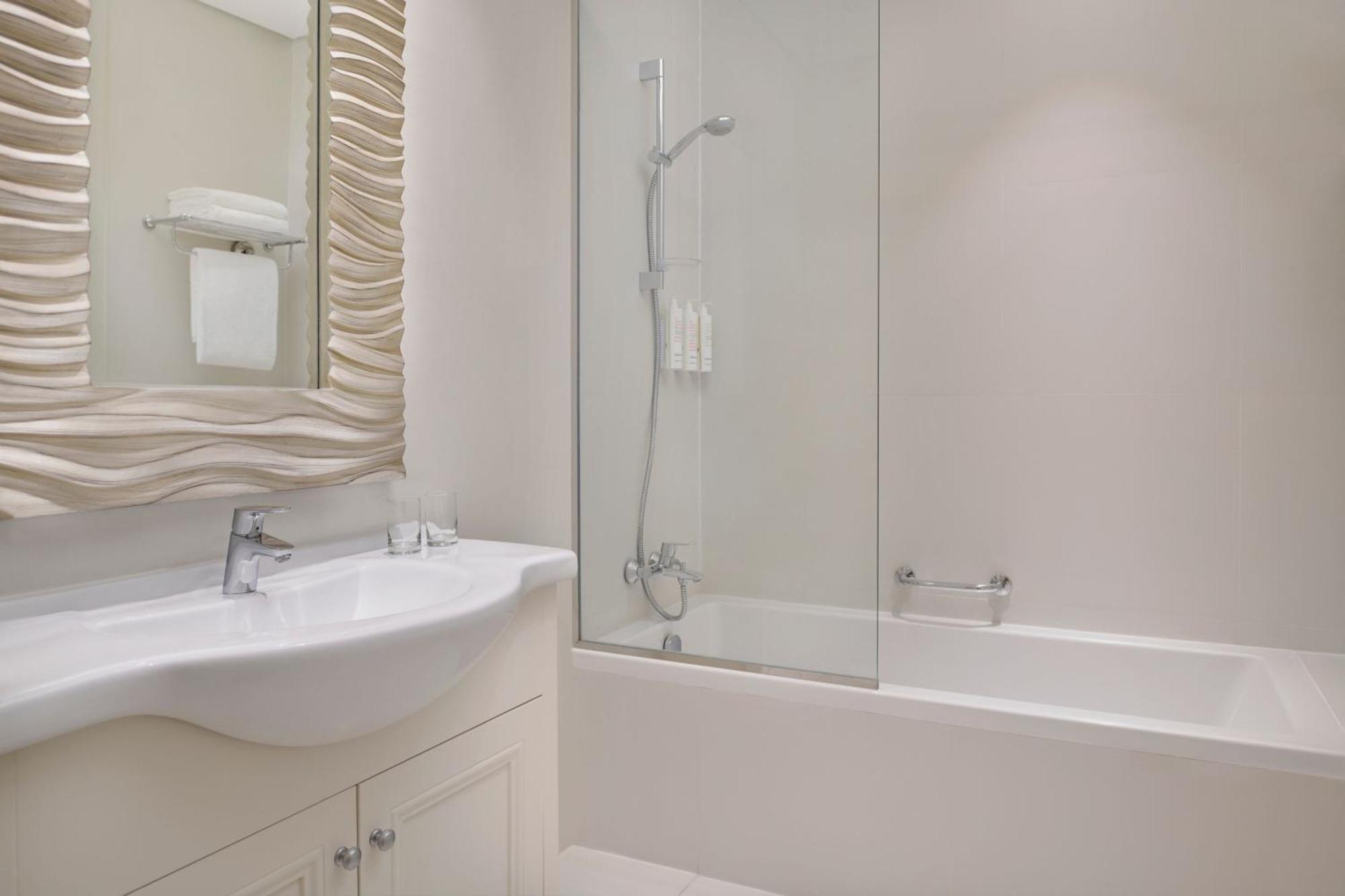 Delta By Marriott Investment Park 4* Dubái