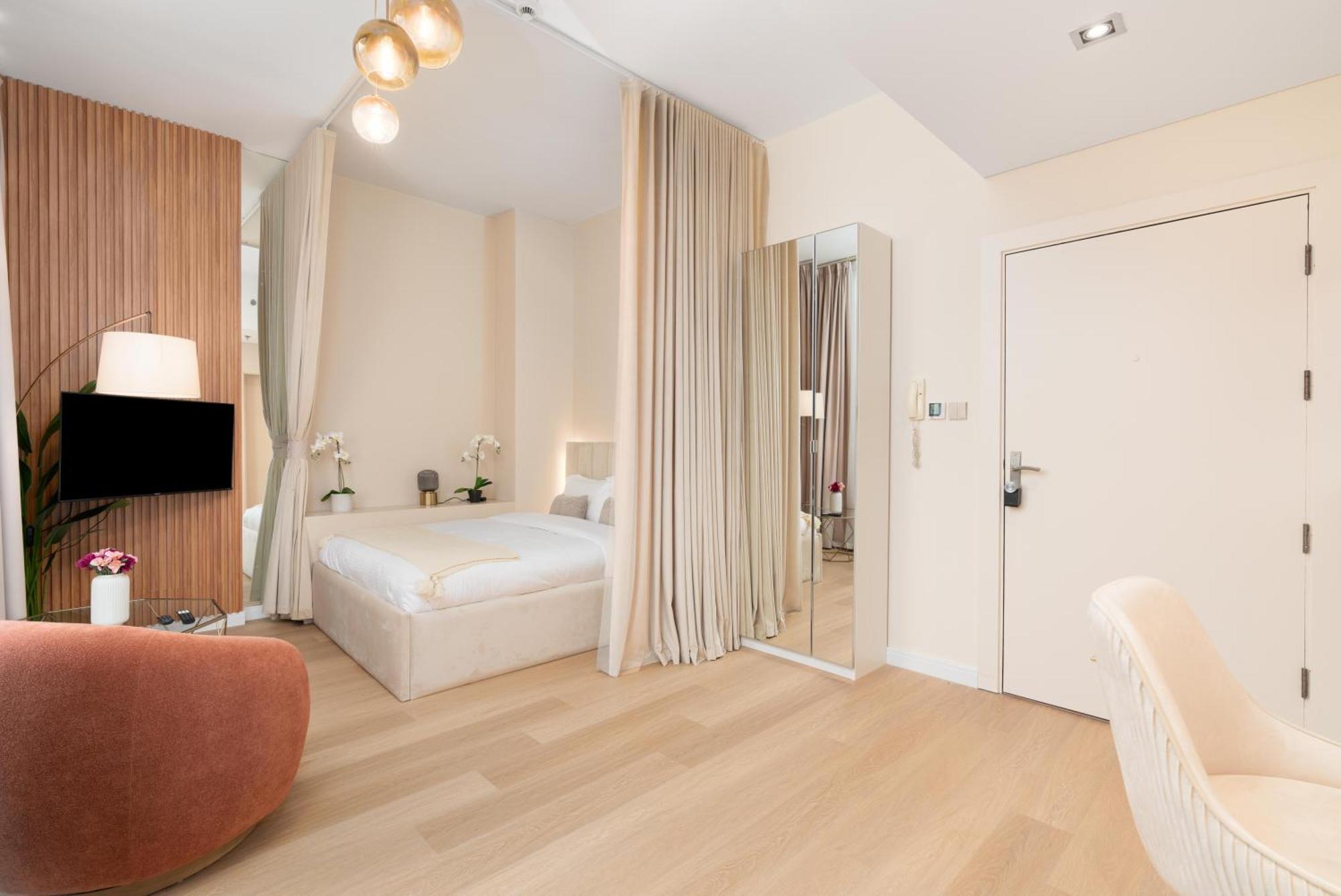 Appartement Upgraded Designer-crafted In Jvc With Massive Terrace