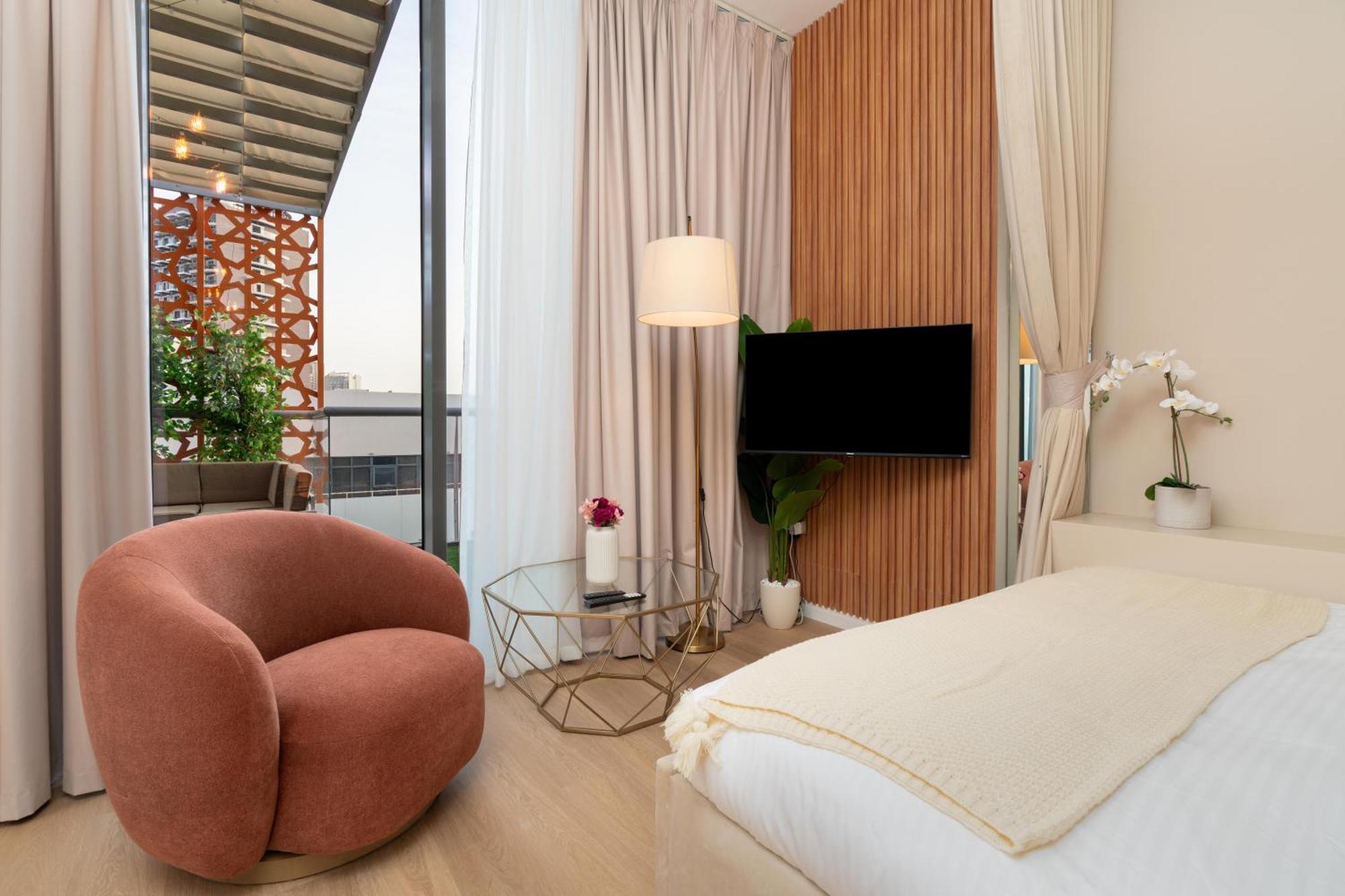 Upgraded Designer-crafted In Jvc With Massive Terrace Appartement