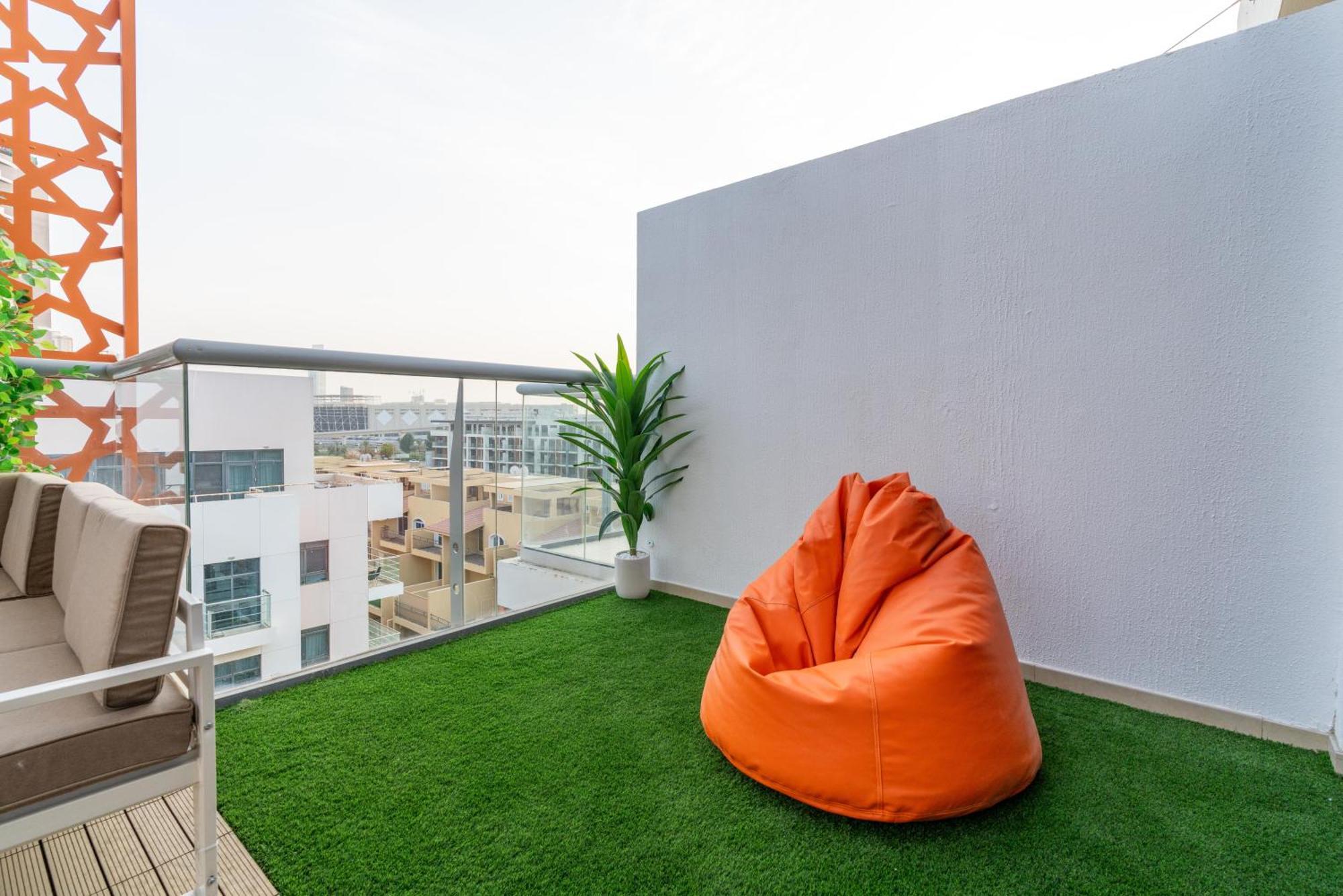 Upgraded Designer-crafted In Jvc With Massive Terrace Appartement