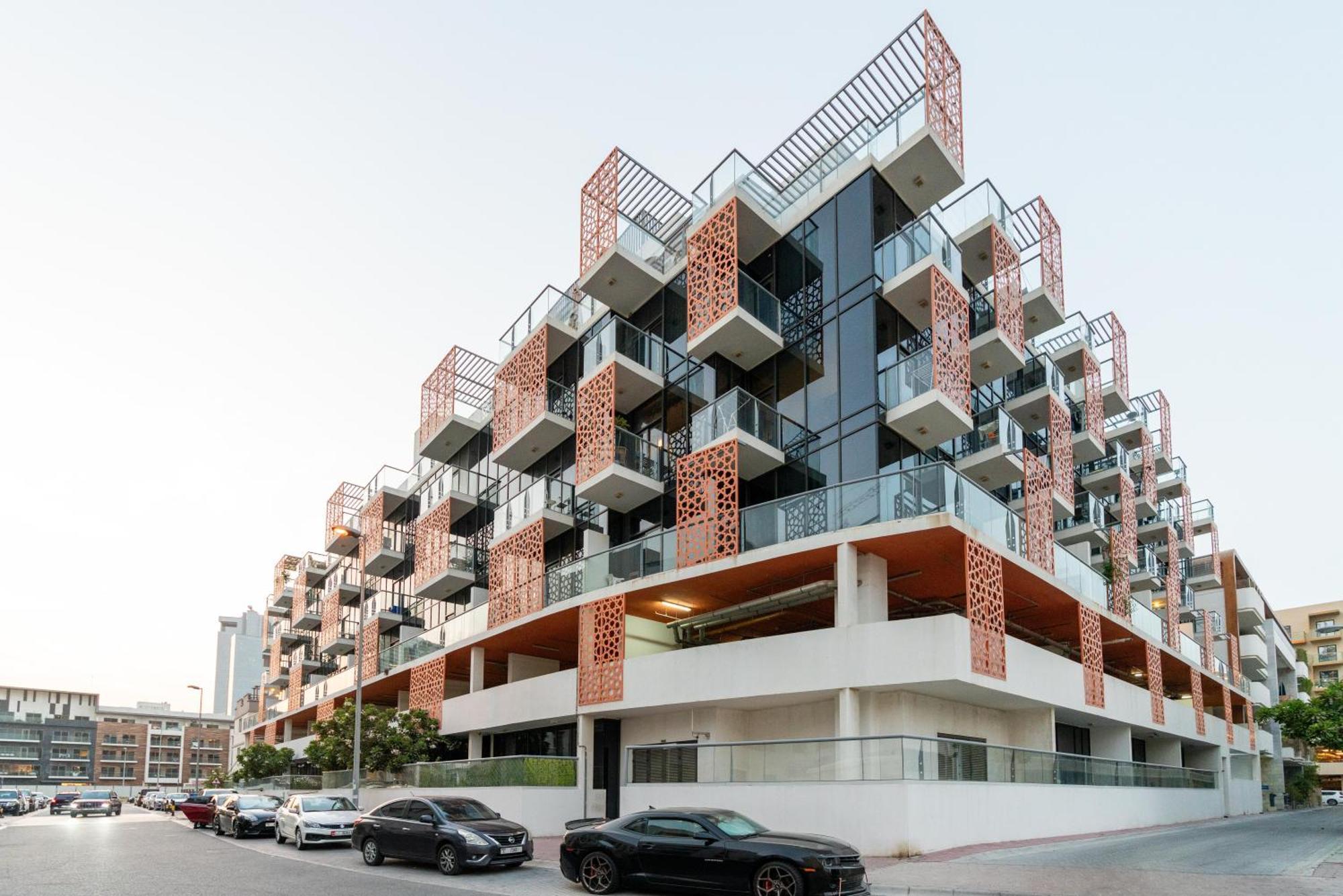 Appartement Upgraded Designer-crafted In Jvc With Massive Terrace *