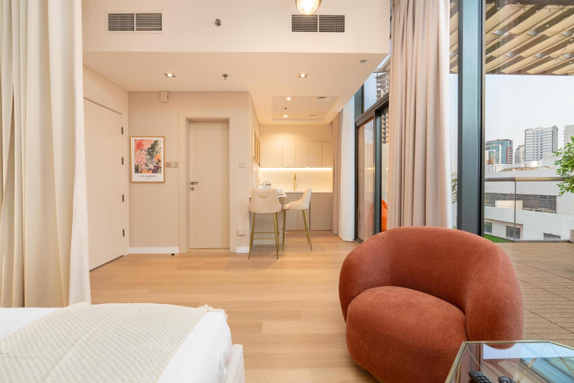 Upgraded Designer-crafted In Jvc With Massive Terrace Dubaï
