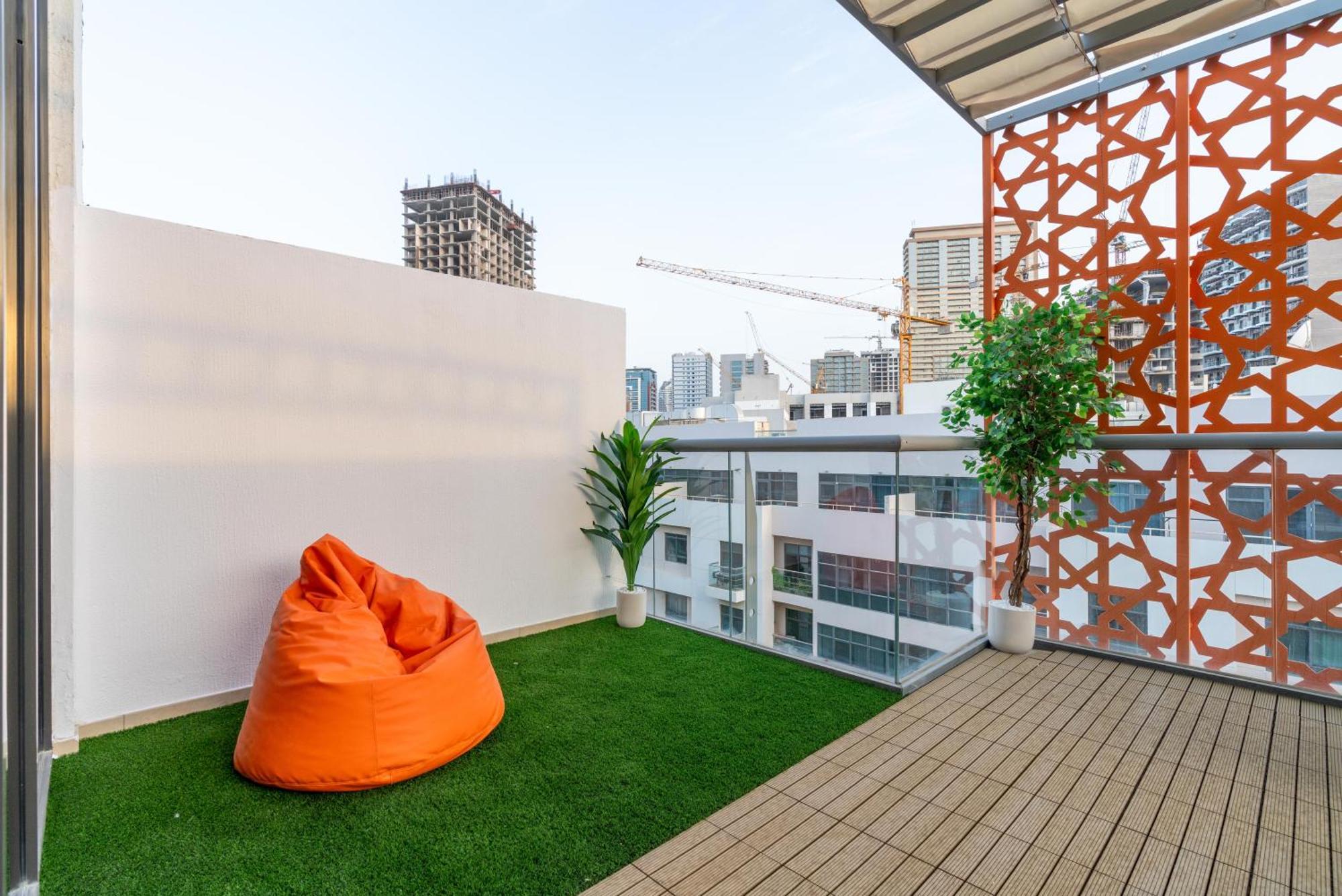 Appartement Upgraded Designer-crafted In Jvc With Massive Terrace