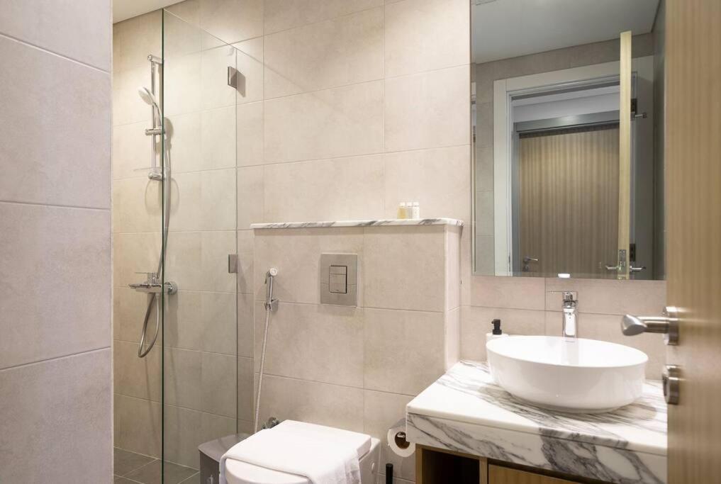 Lägenhet Aykon 2 Bedroom Burj View Dubai