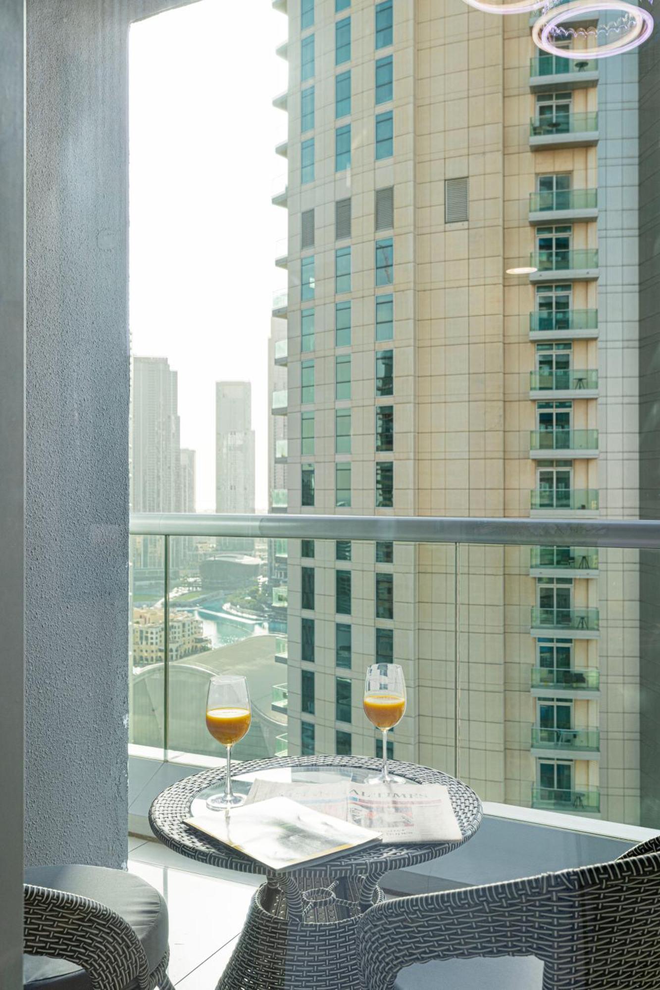 Damac Maison Mall Street 3 Bedroom Burj Khalifa View With Gym And Pool 1 Minute Walk To Mall Apartamento