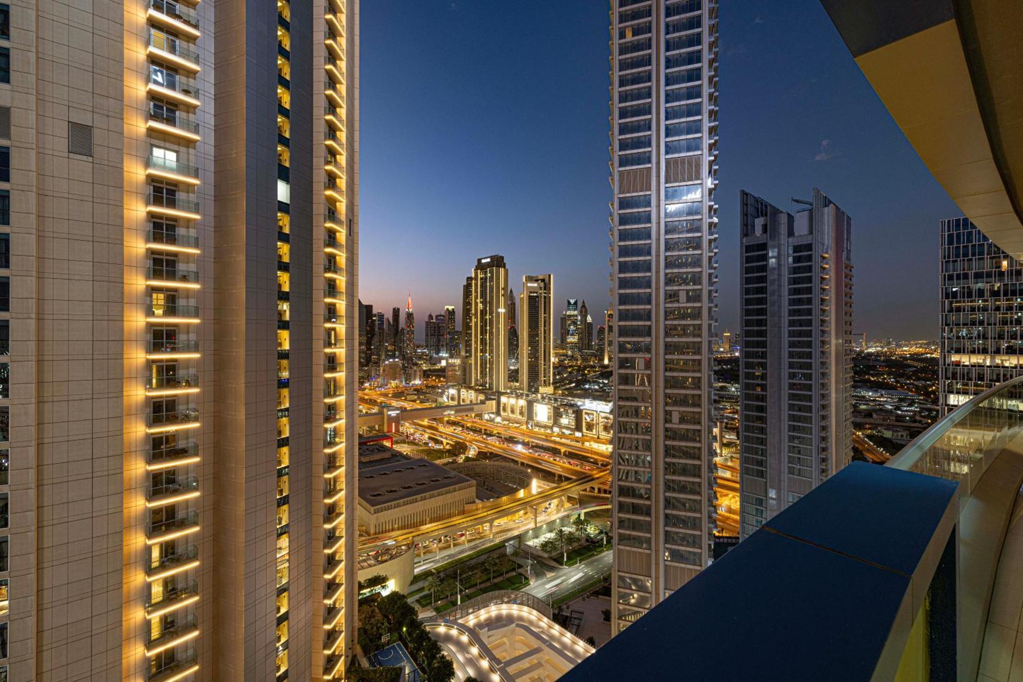 Damac Maison Mall Street 3 Bedroom Burj Khalifa View With Gym And Pool 1 Minute Walk To Mall Apartamento