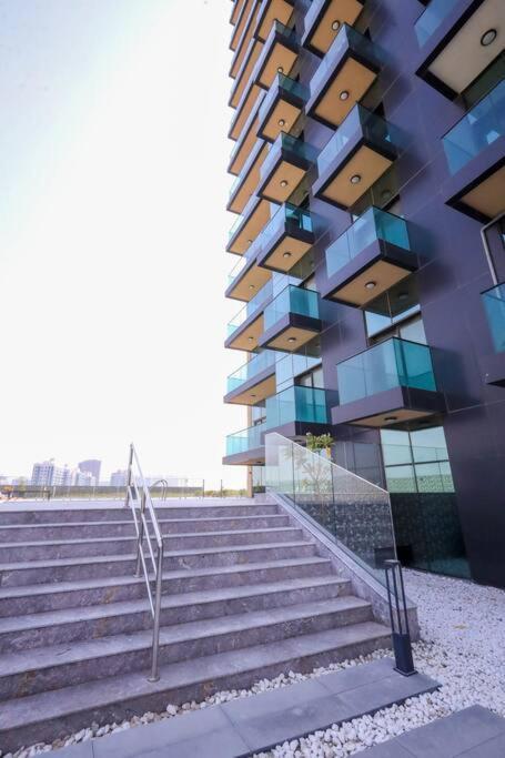 Super Luxury 1-bedroom For Rent At Jumeirah Village Circle * Dubai