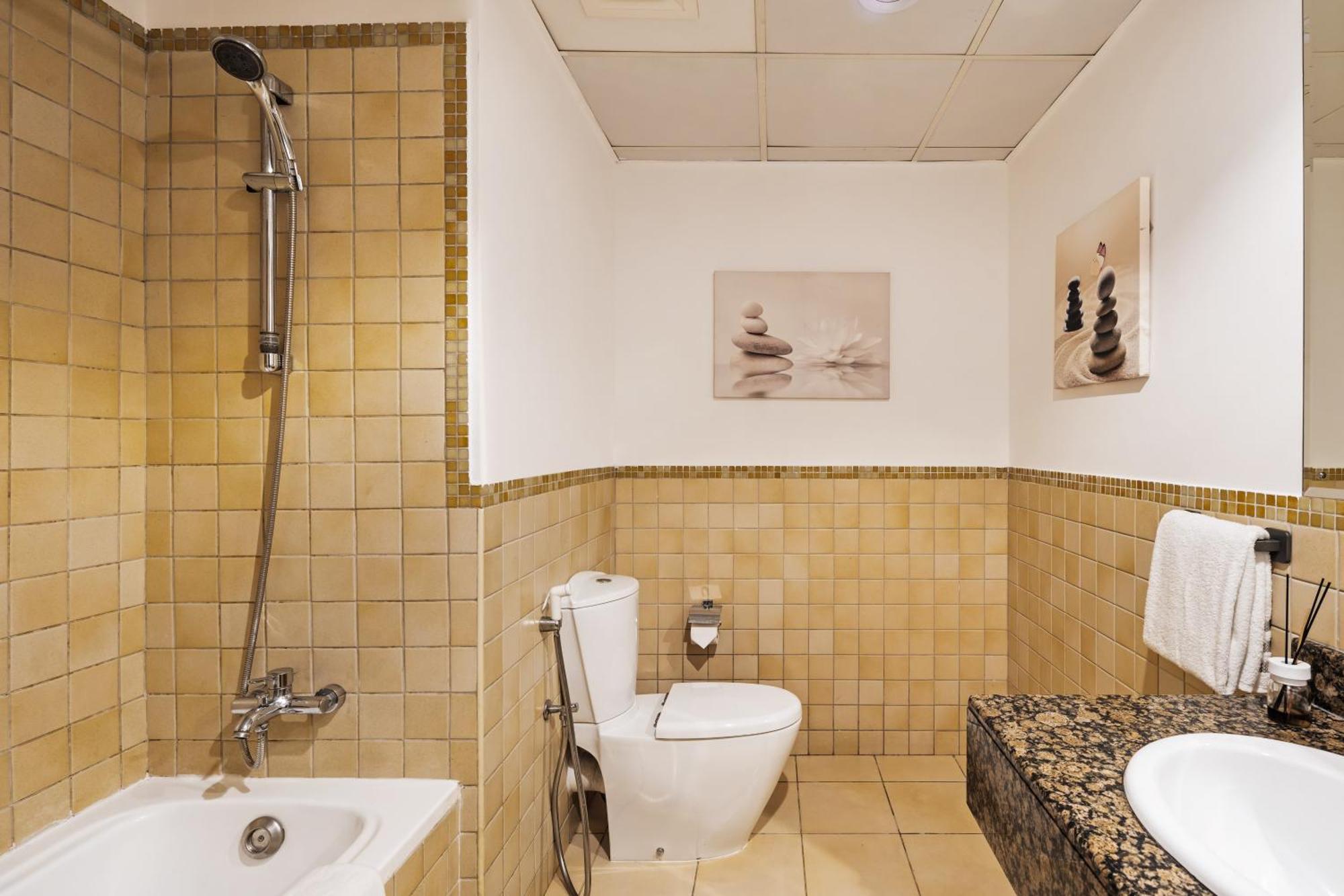 La Buena Vida Homes Apartemen