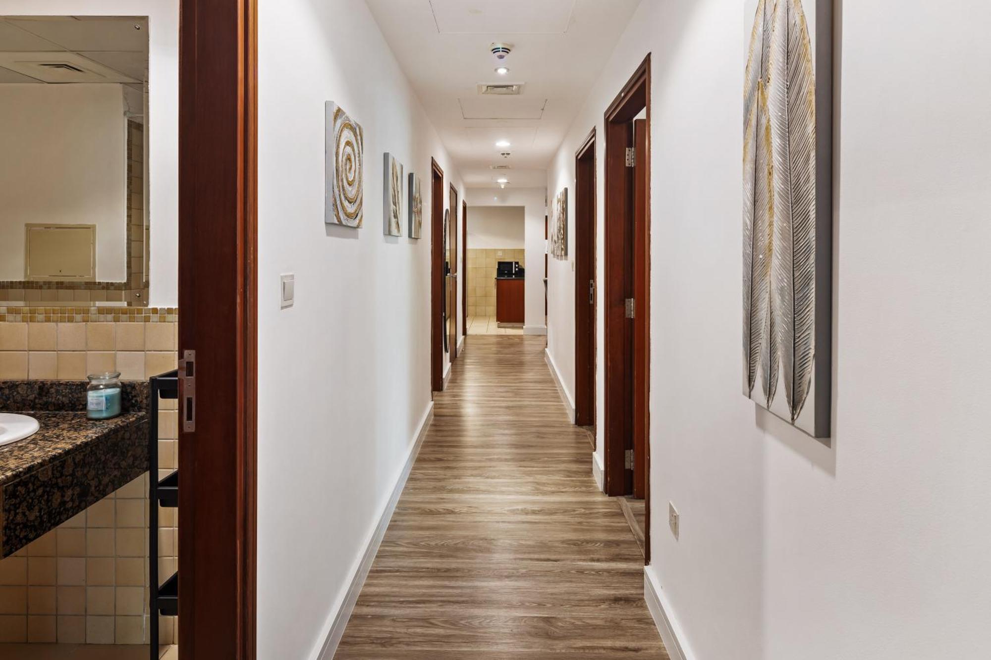 La Buena Vida Homes Apartemen