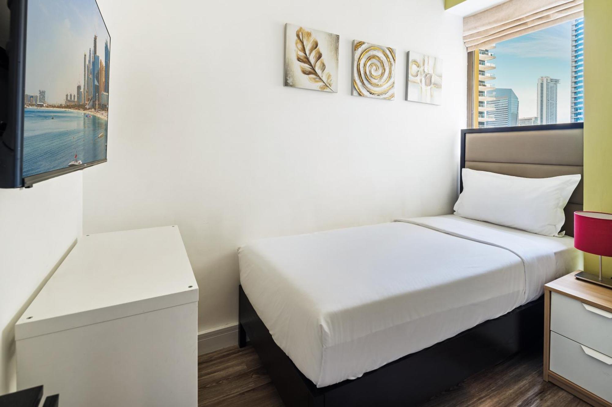 La Buena Vida Homes Apartemen