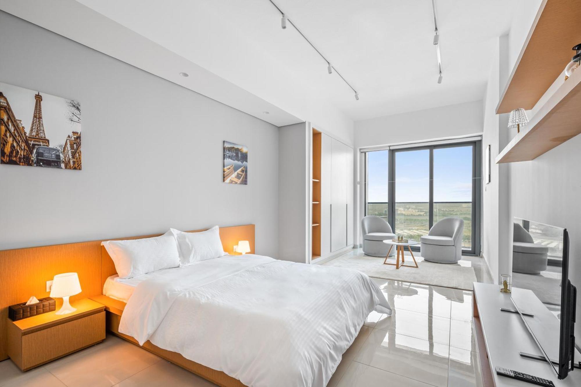 Spacious With Dubailand Charm