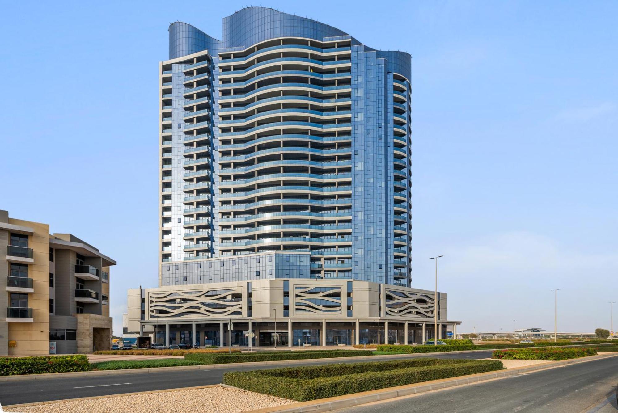 Spacious With Dubailand Charm *