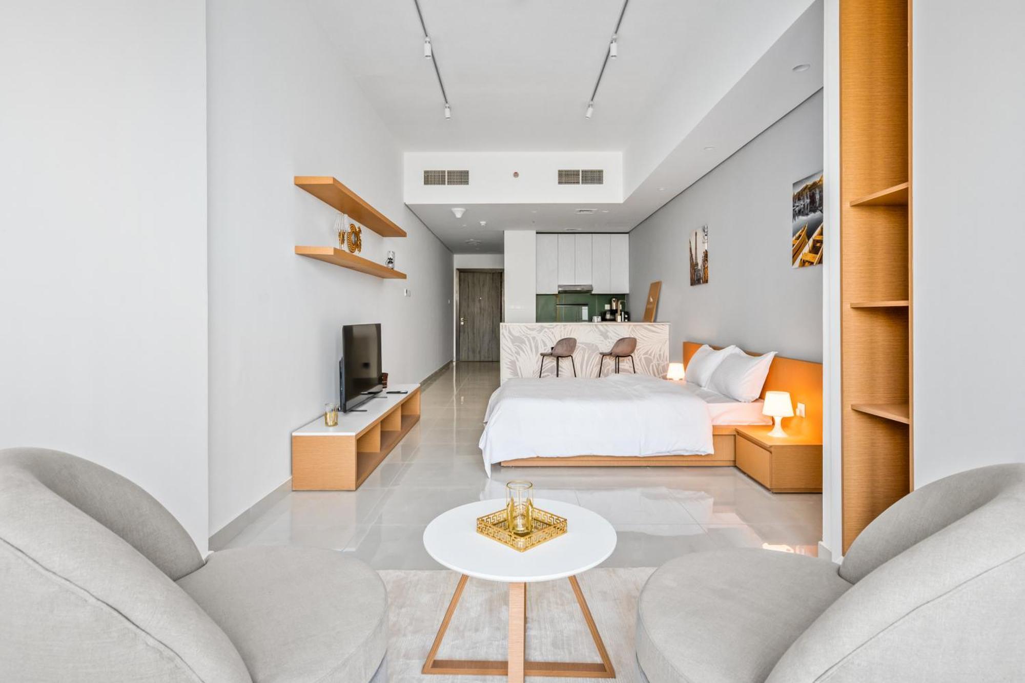 Apartment Spacious With Dubailand Charm *