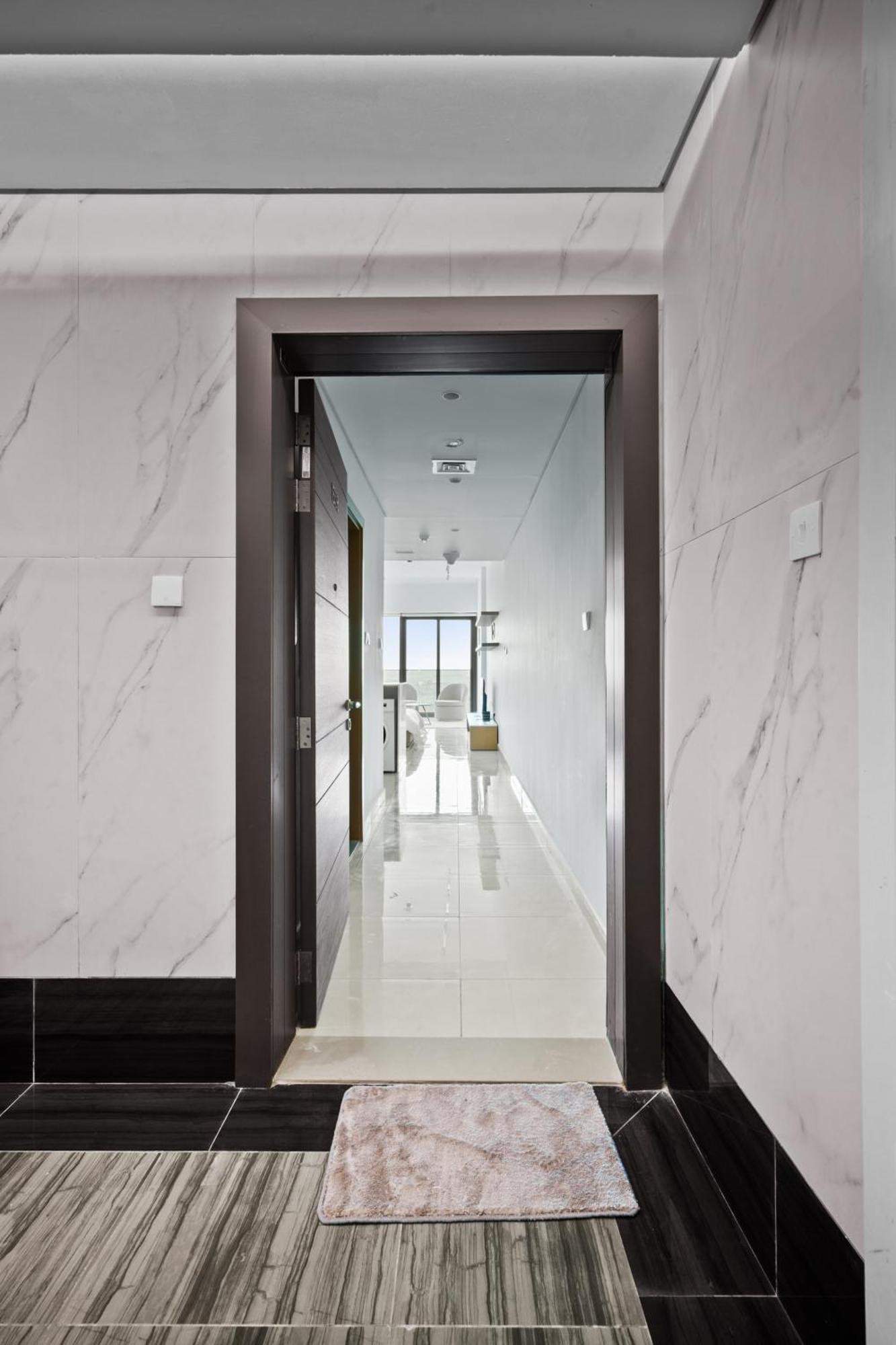 Apartment Spacious With Dubailand Charm