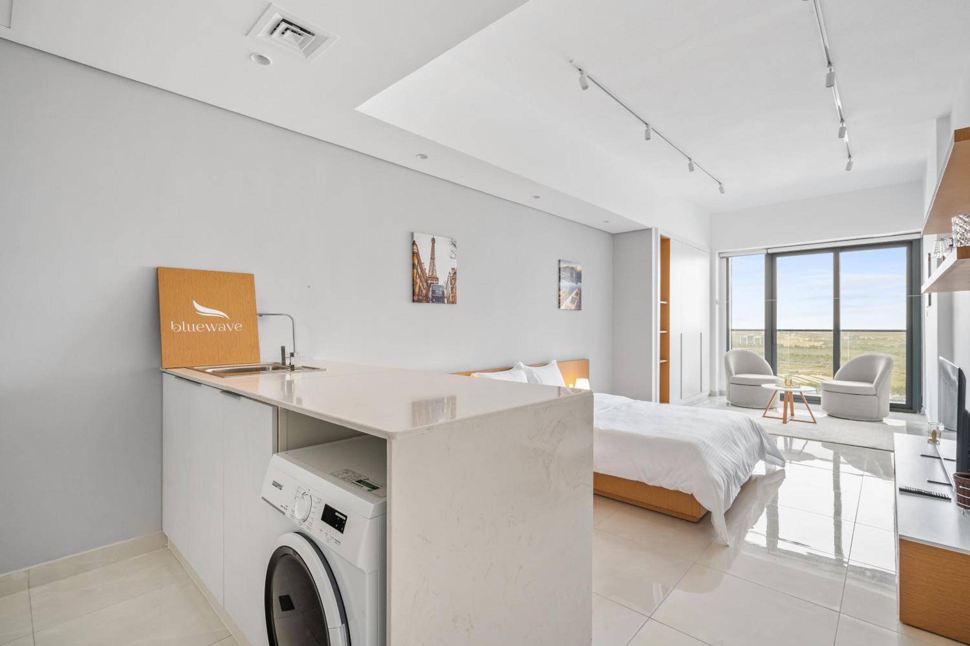 Apartment Spacious With Dubailand Charm Dubai