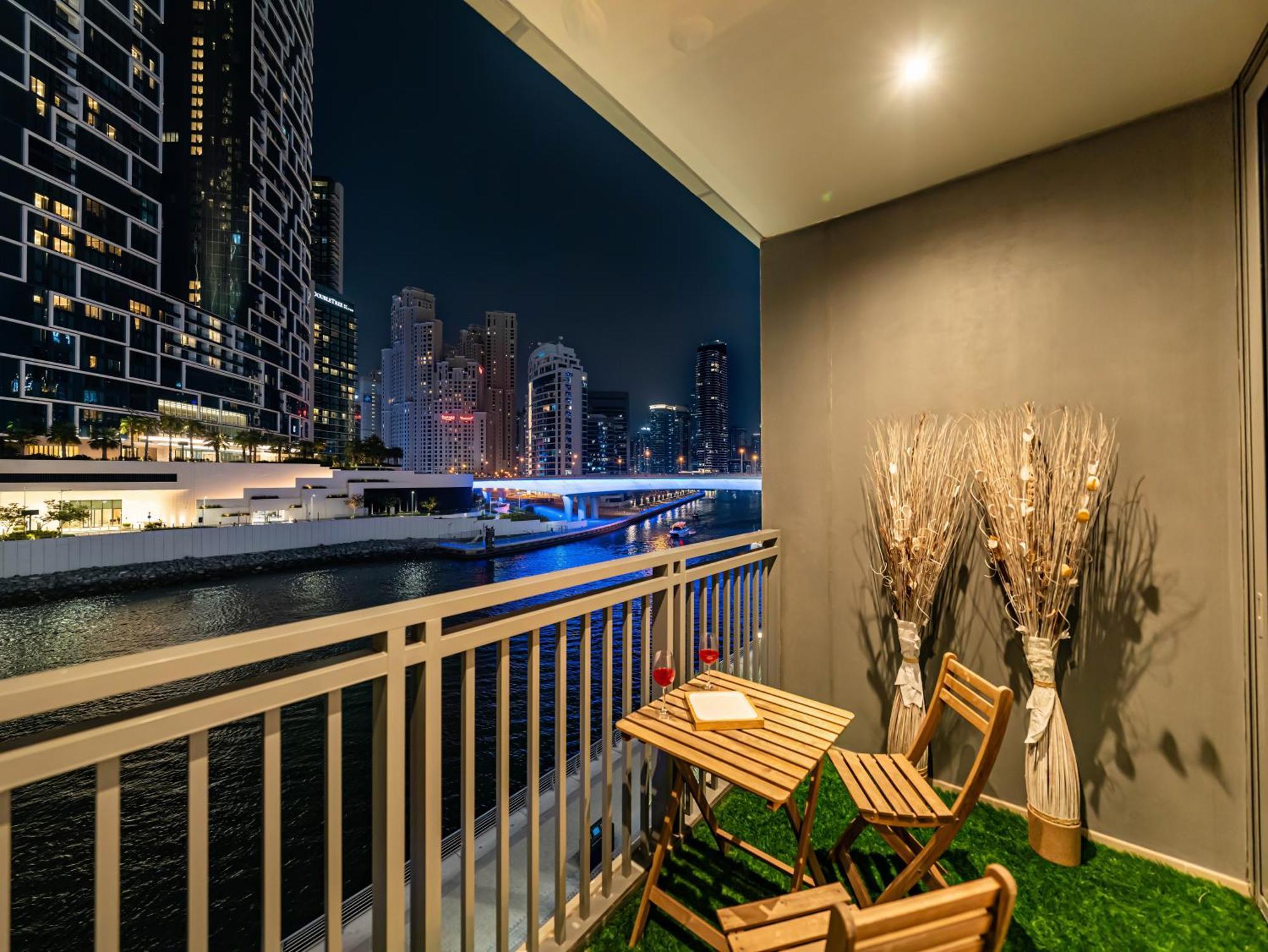 Luxurious 1bhk With Marina Waterfront & Eye Views In Jbr, Marina Dubaï