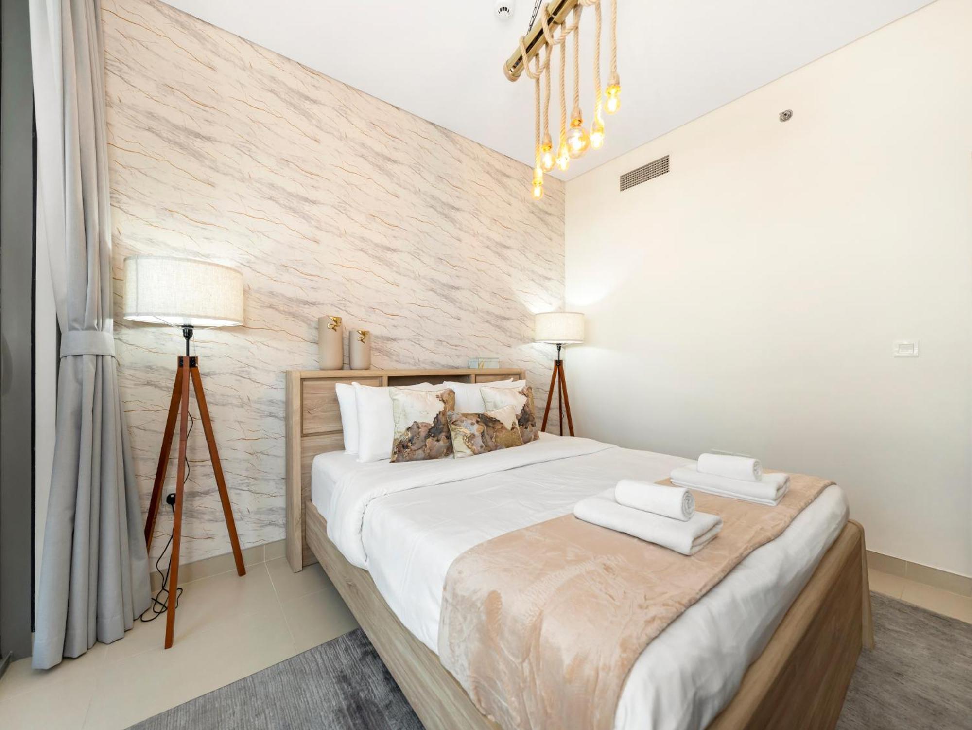Luxurious 1bhk With Marina Waterfront & Eye Views In Jbr, Marina