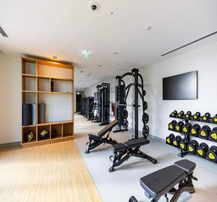 Luxury One Bedroom Apartment With Full Burj Khalifa View & Fountain View By Delujo Stays *