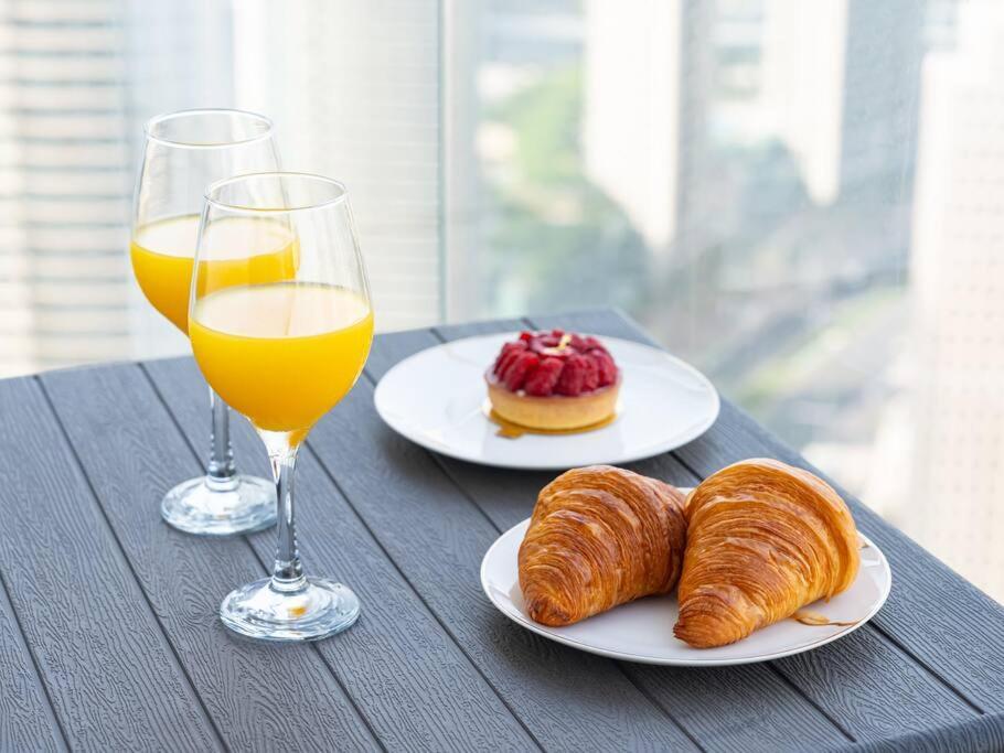 Apartamento Luxury One Bedroom Apartment With Full Burj Khalifa View & Fountain View By Delujo Stays Dubái