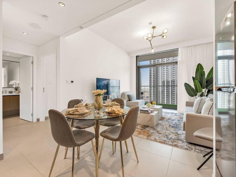 Luxury One Bedroom Apartment With Full Burj Khalifa View & Fountain View By Delujo Stays * Dubái