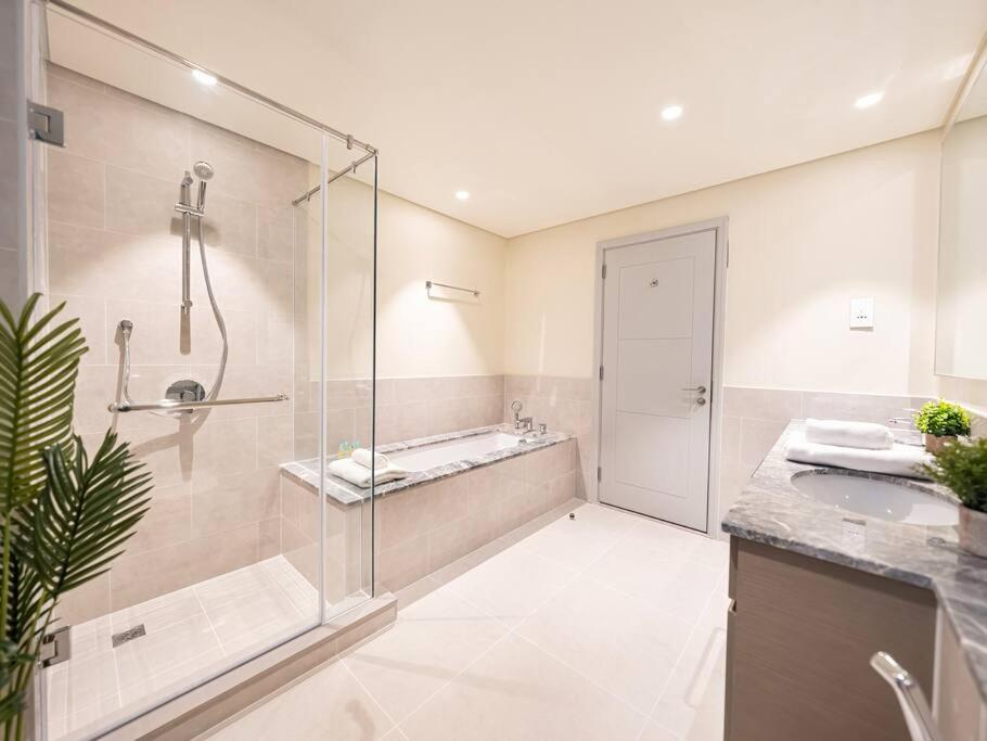 Panoramic Full Fountain,opera& Burj Sky View 4br
