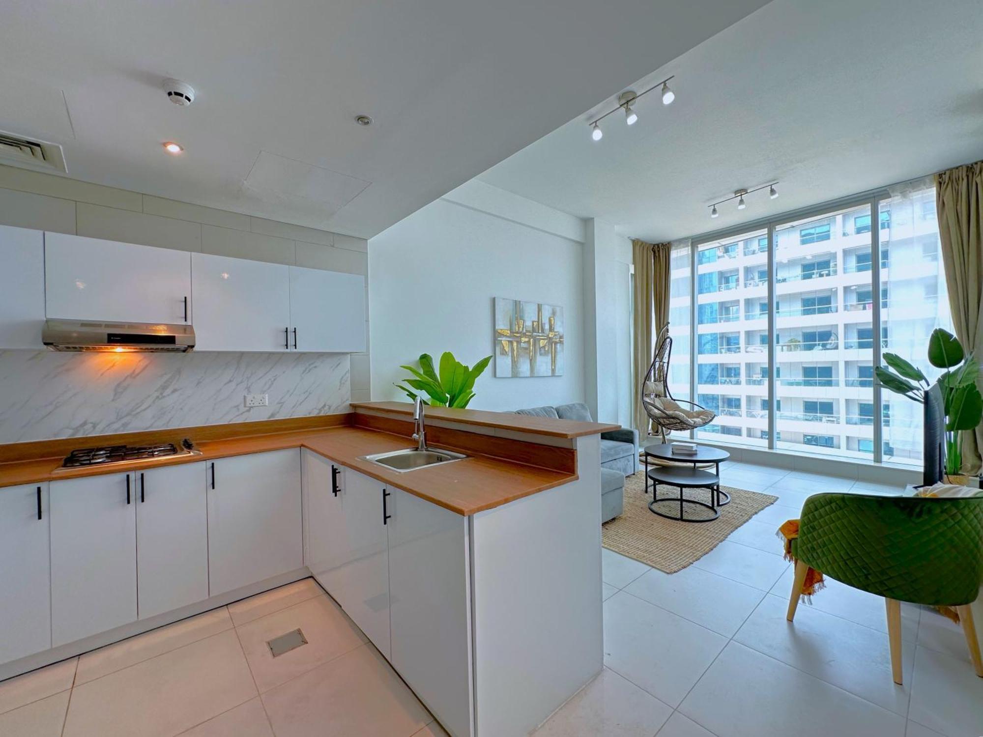 Luxury Rooftop Pool With Full Marina View 45 Percent Off Apartment