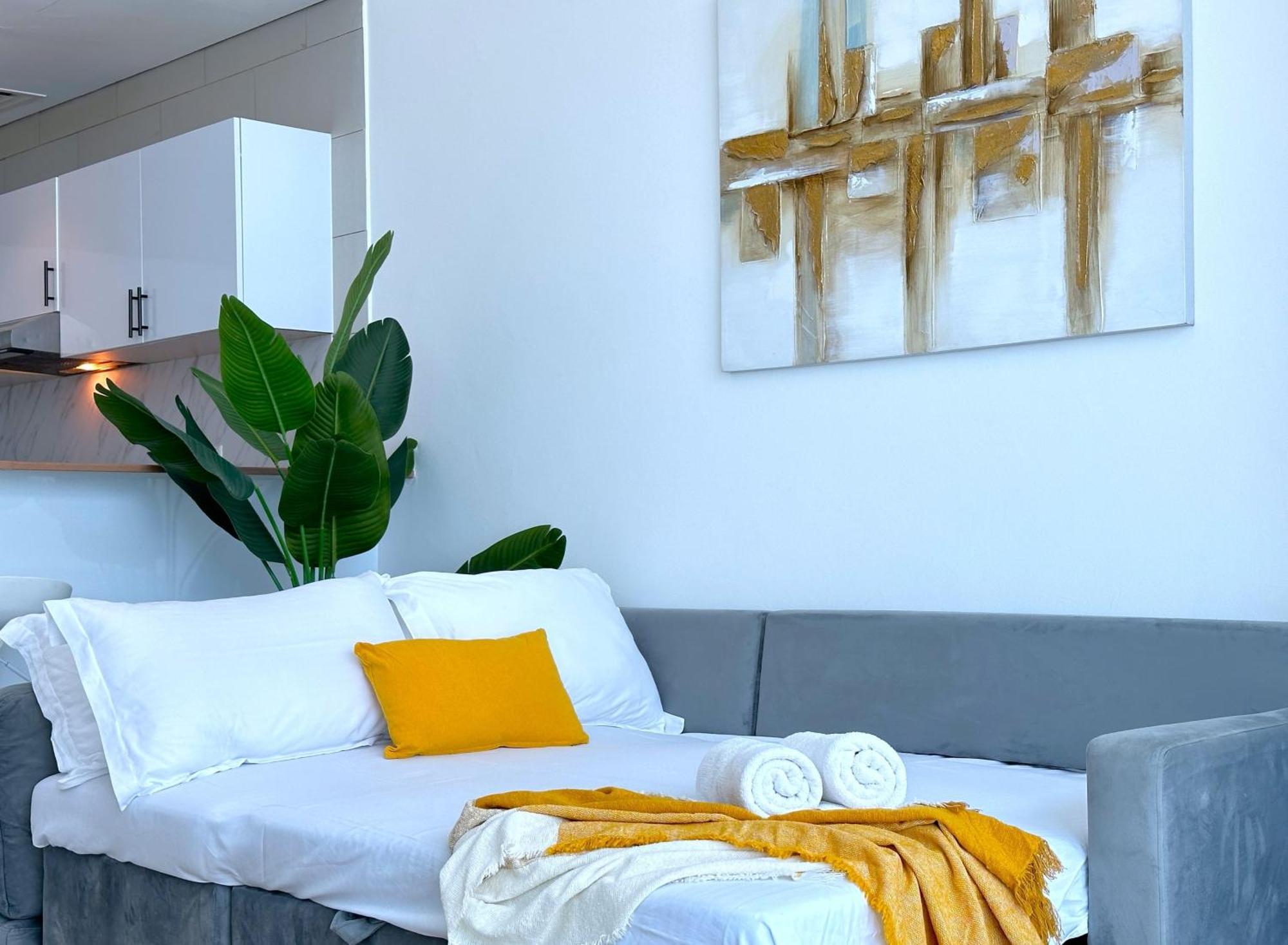Luxury Rooftop Pool With Full Marina View 45 Percent Off *