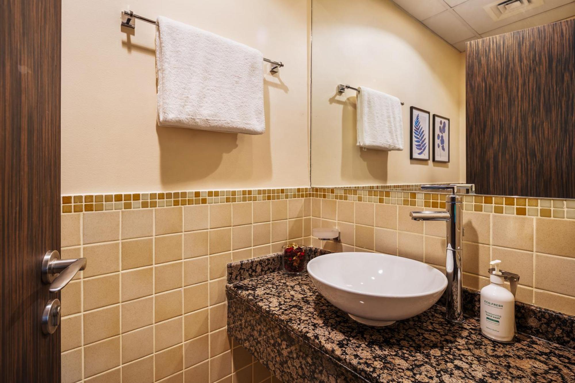 Brand New Spacious, Deluxe, 5br Maidroom On Jbr Walk Next To ,tram & Mall By La Buena Vida Homes Appartamento Dubai