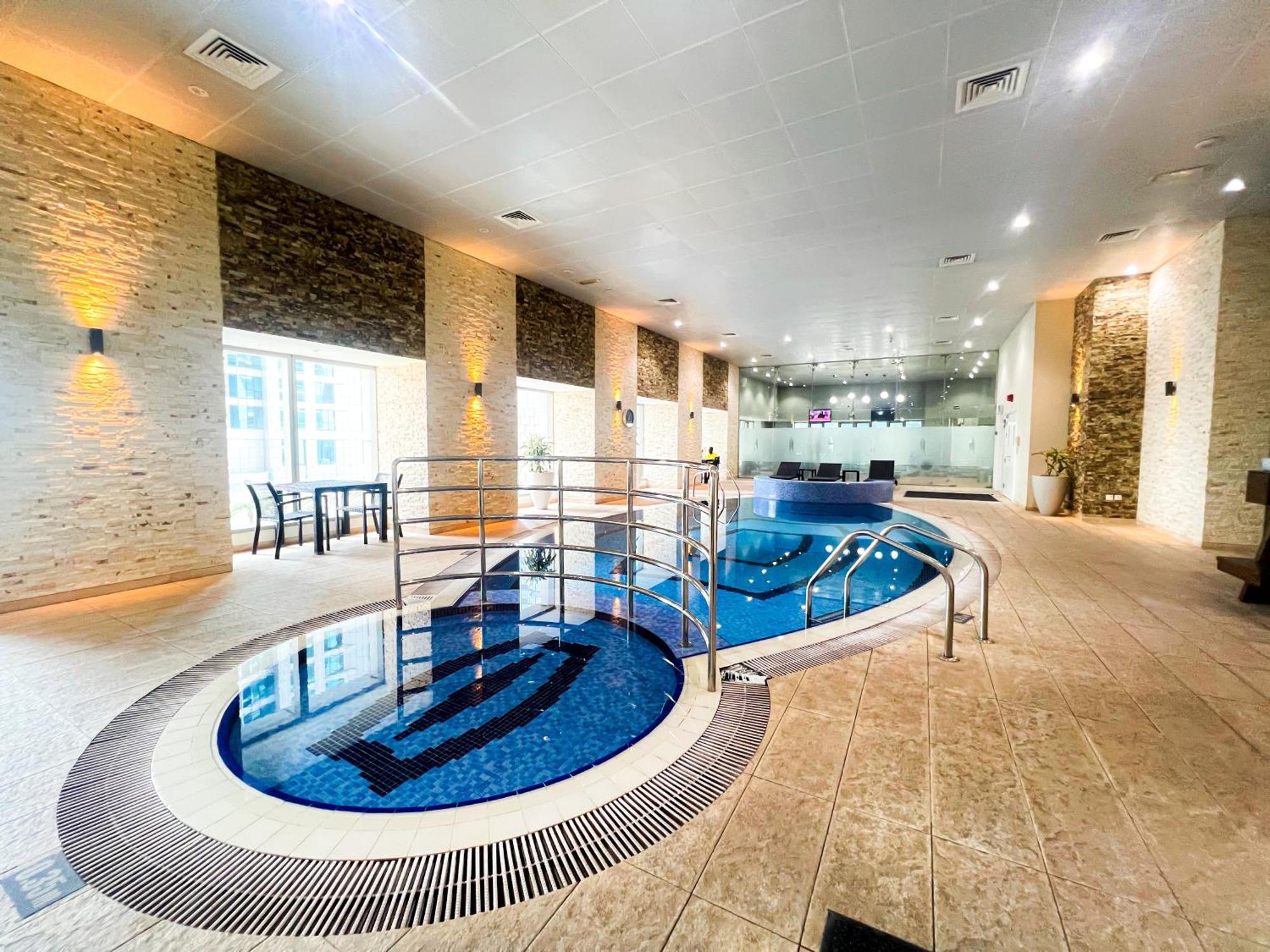 Stunning 2br In Marina With Amazing Views Dubaï