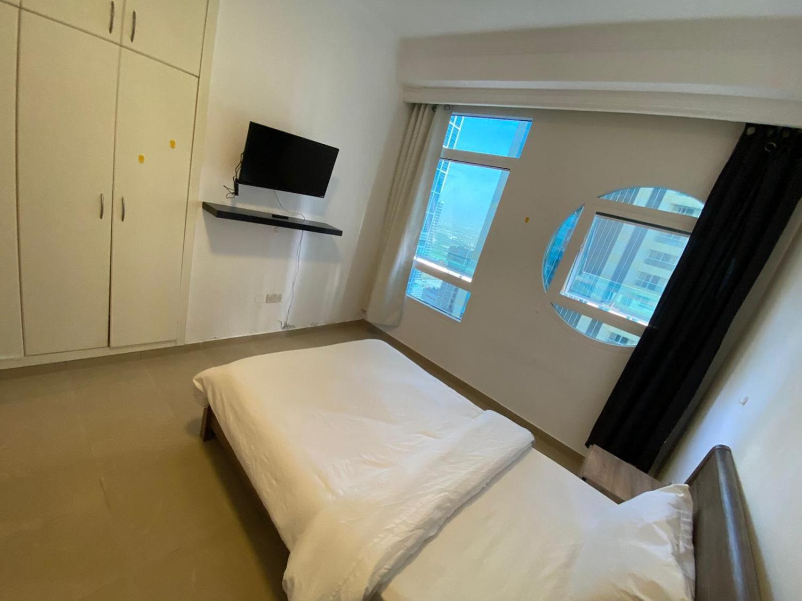 Lägenhet Lovely Spacious For Ladies In Marina للفتيات فقط