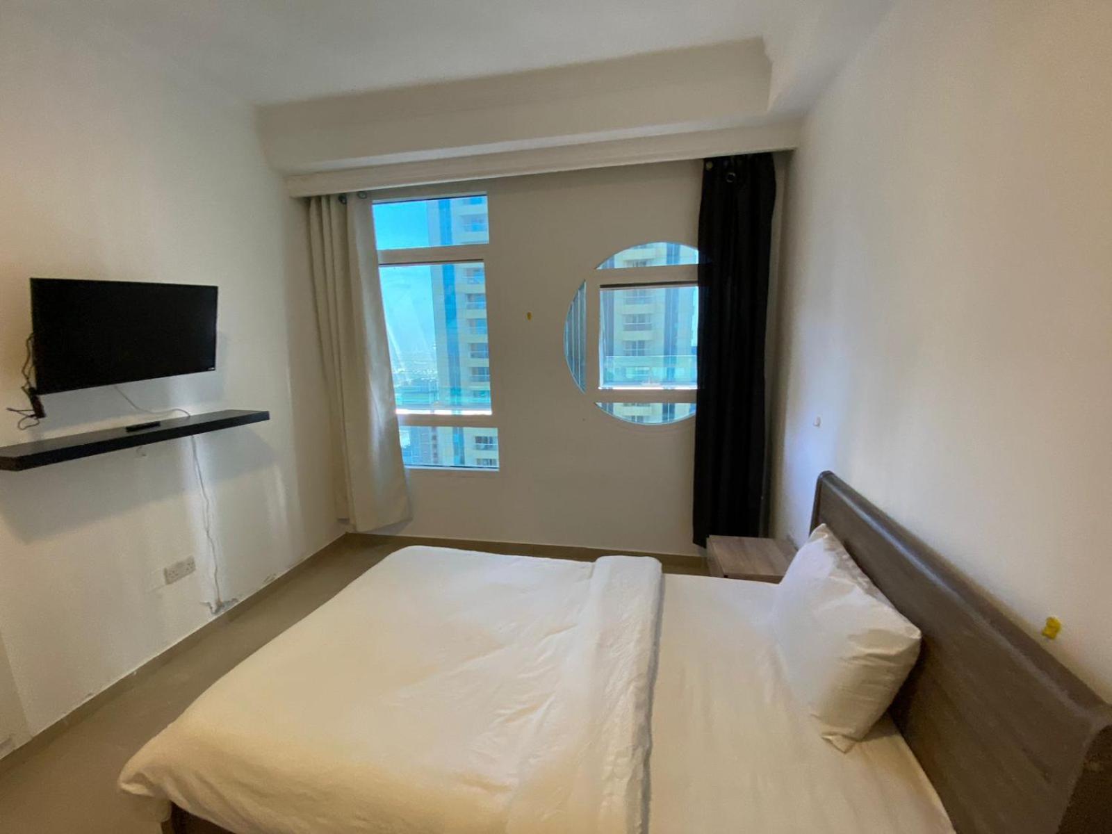 Lovely Spacious For Ladies In Marina للفتيات فقط Lägenhet