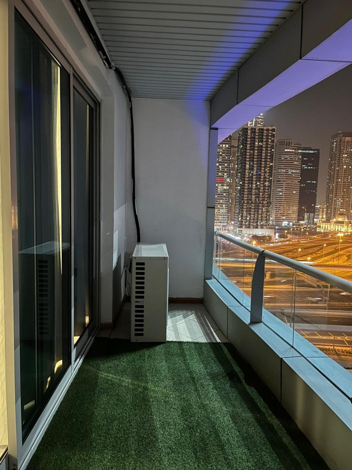 Newly Renovated One Bed D2-1215 Lägenhet Dubai