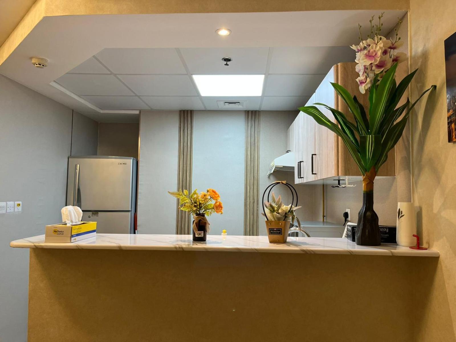 Lägenhet Newly Renovated One Bed D2-1215 Dubai